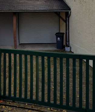 Parking privé dans une maison / box de
