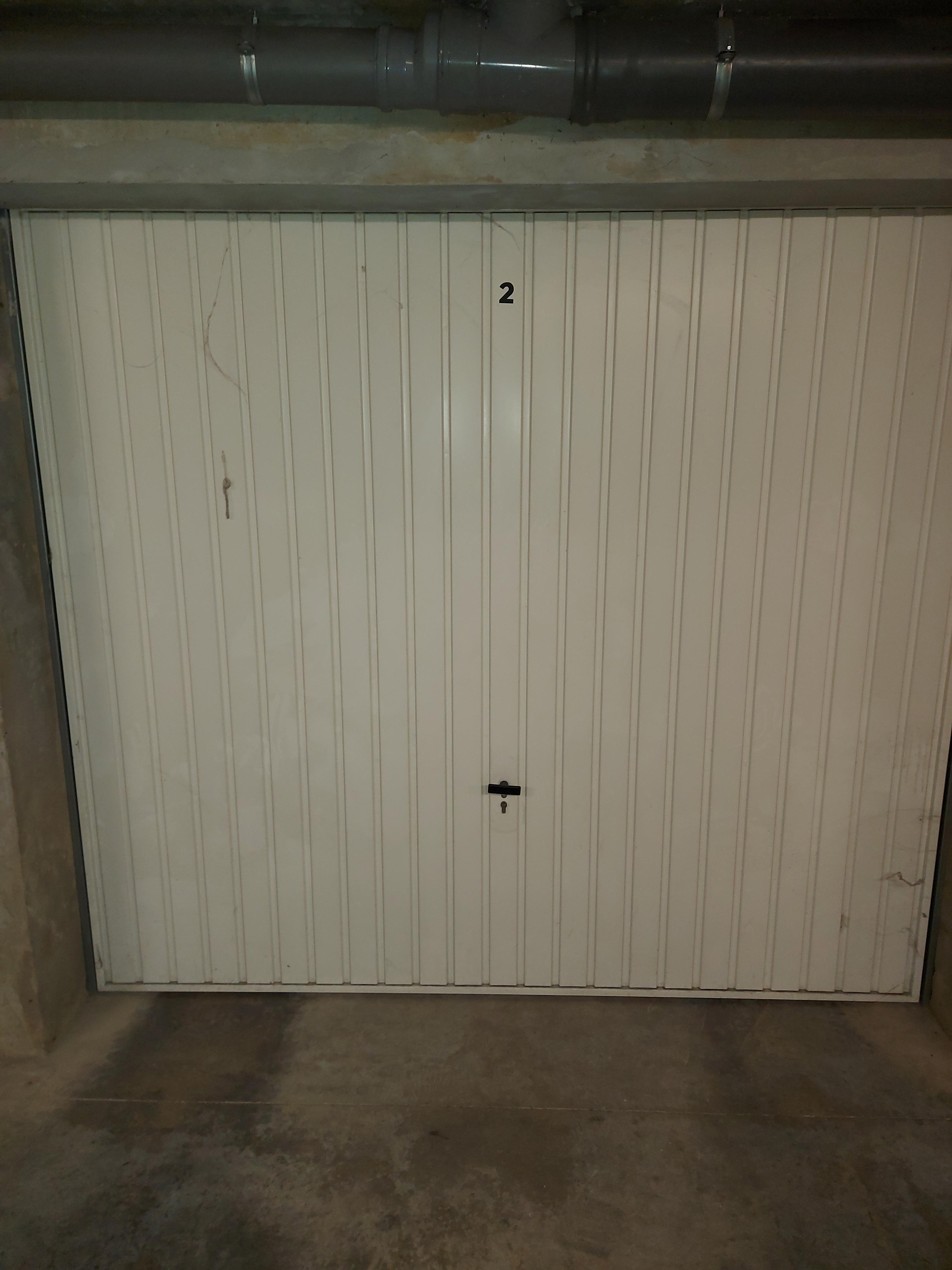 Location box fermé en sous-sol 14m2 à Annemasse