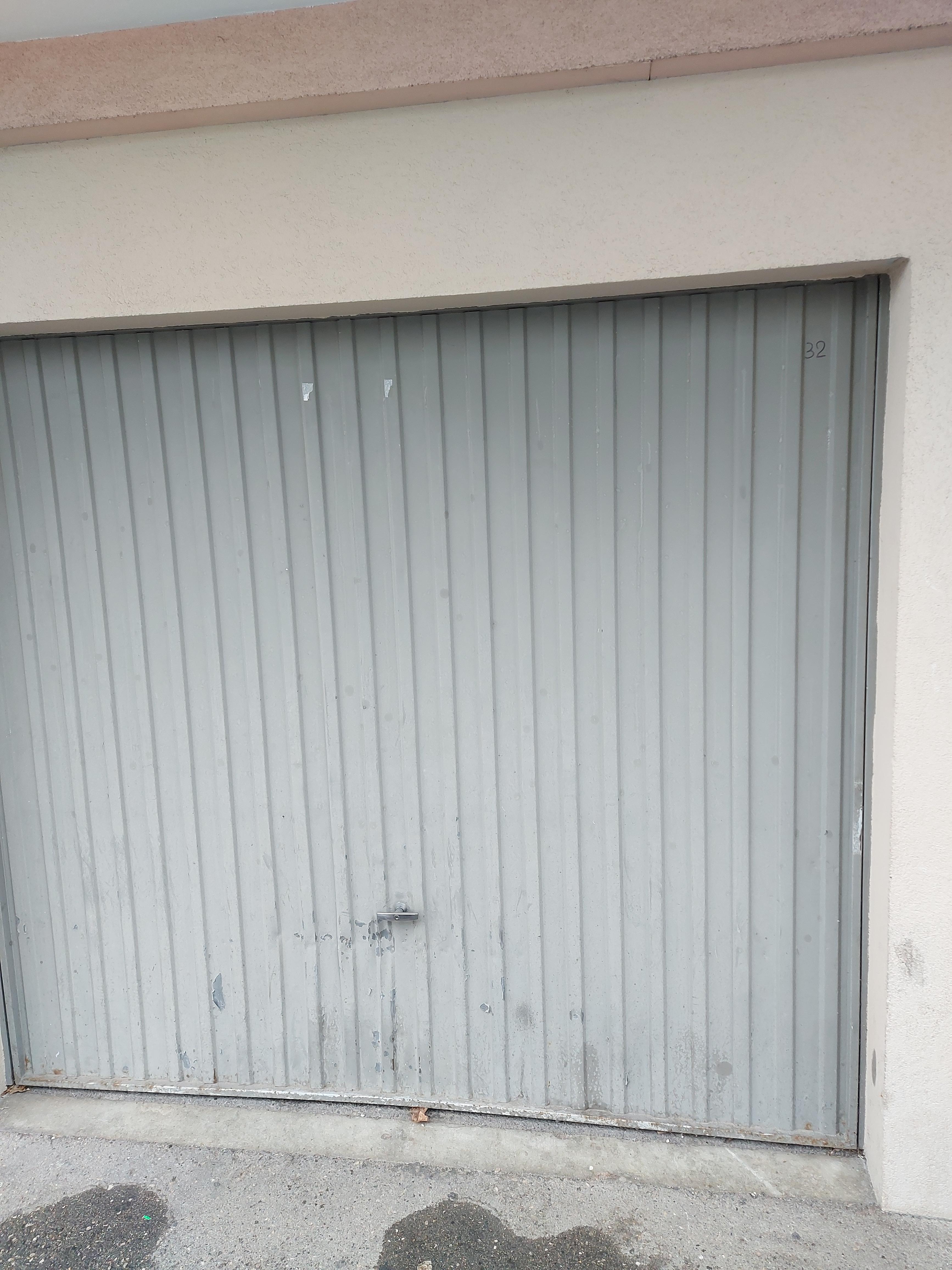 Box fermé de 13m² à Annemasse