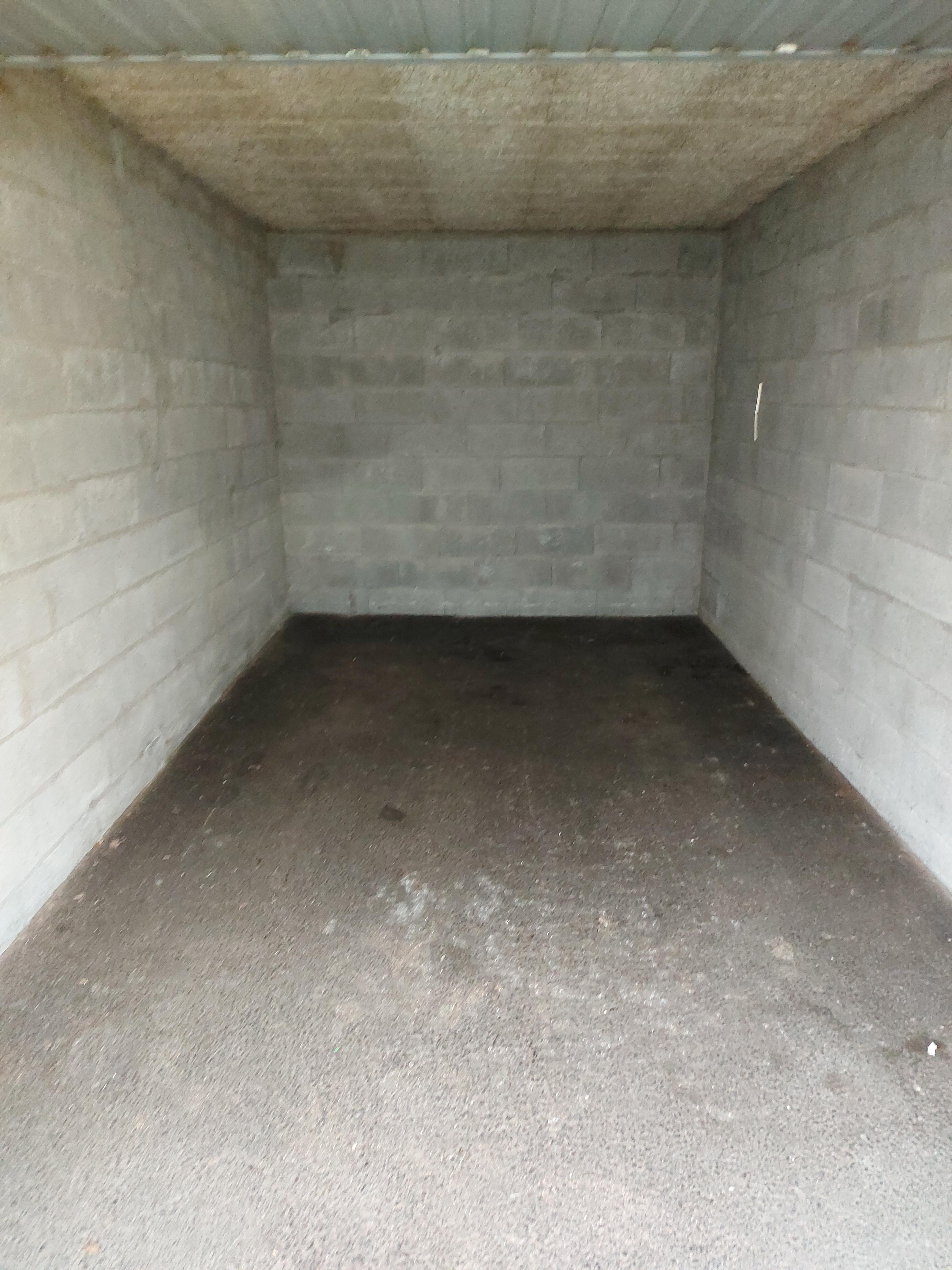 Box fermé de 13m² à Annemasse