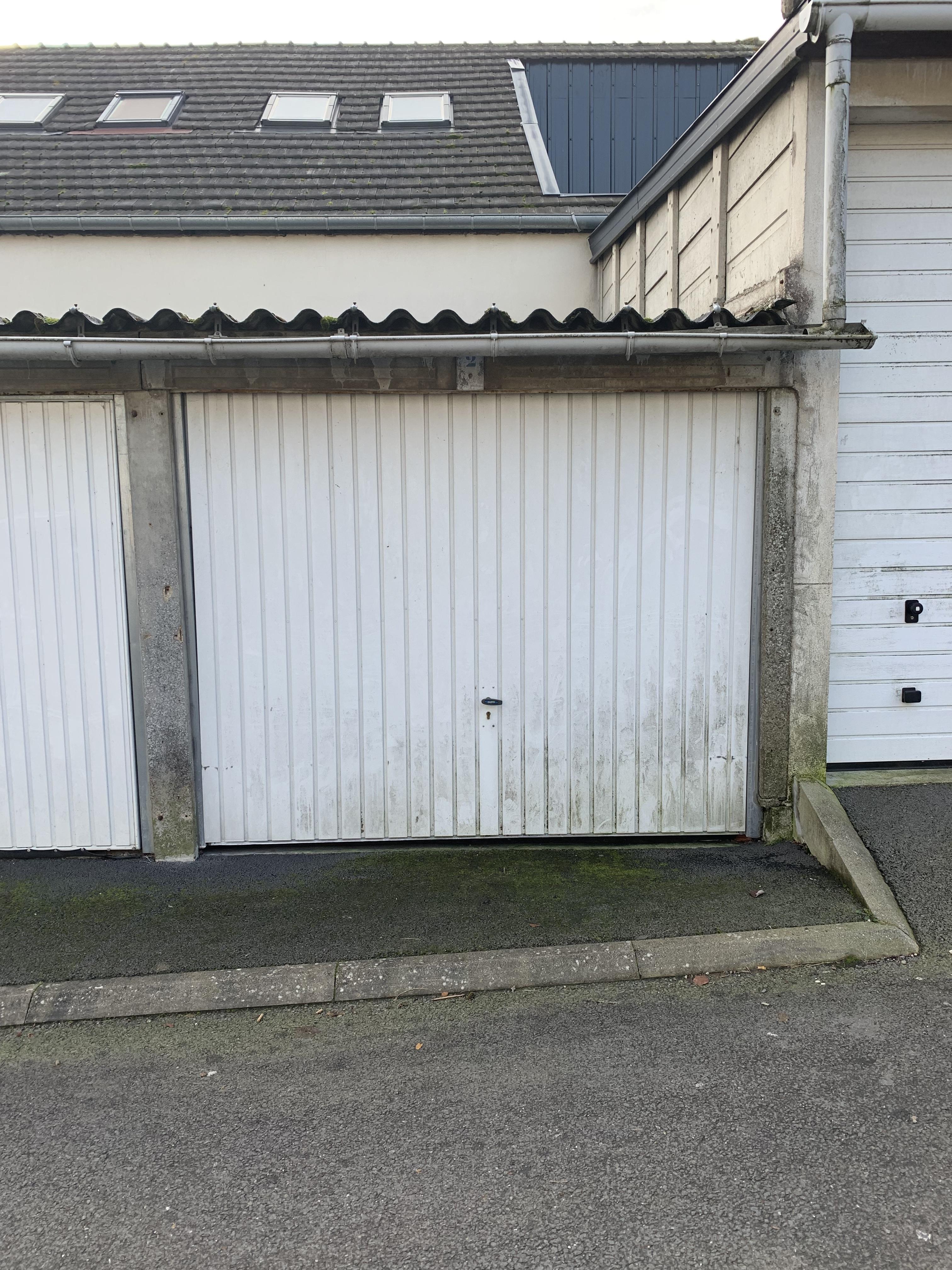 Garage 13m2 pour stationnement ou stockage/ Nanteuil le