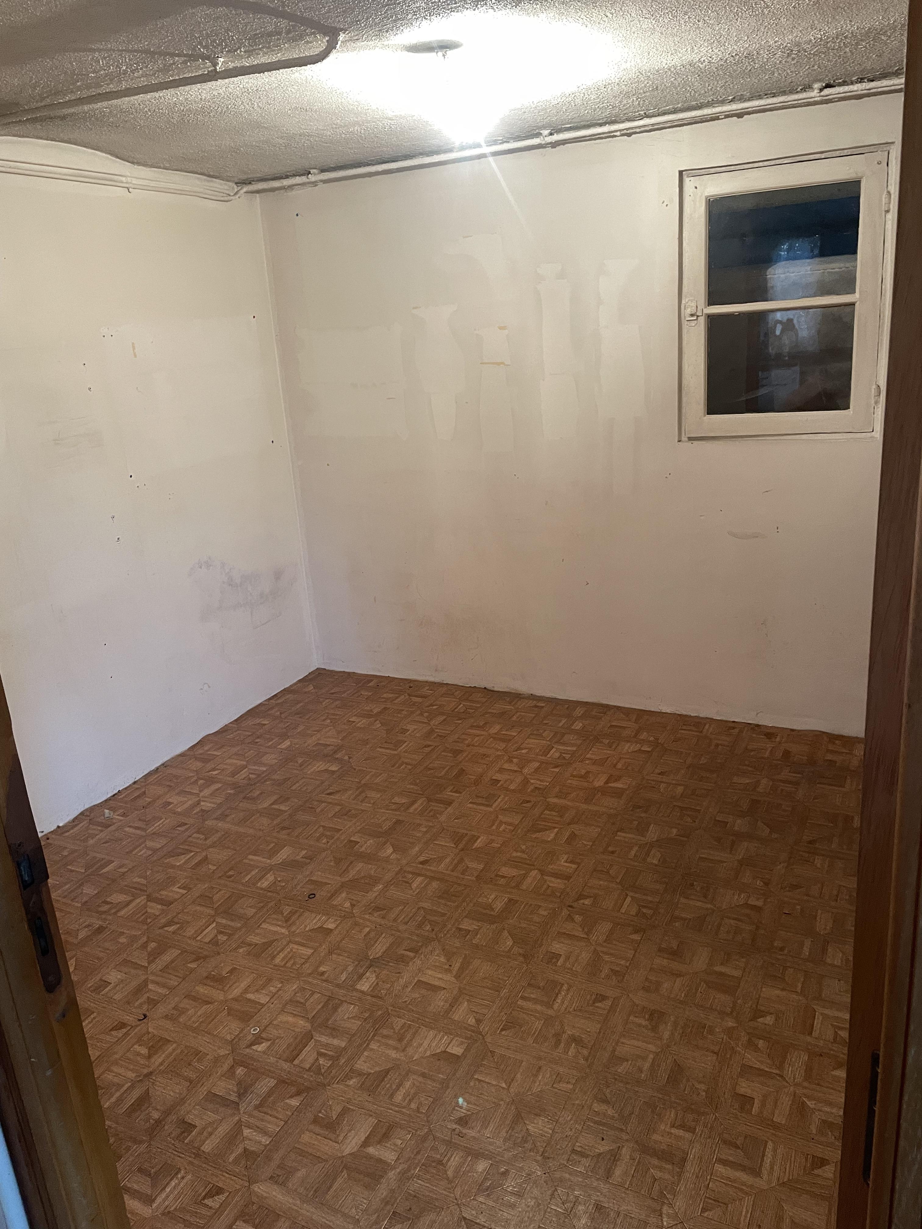 Pièce sécurisé de 9m2 rez-de-chaussée d'une maison