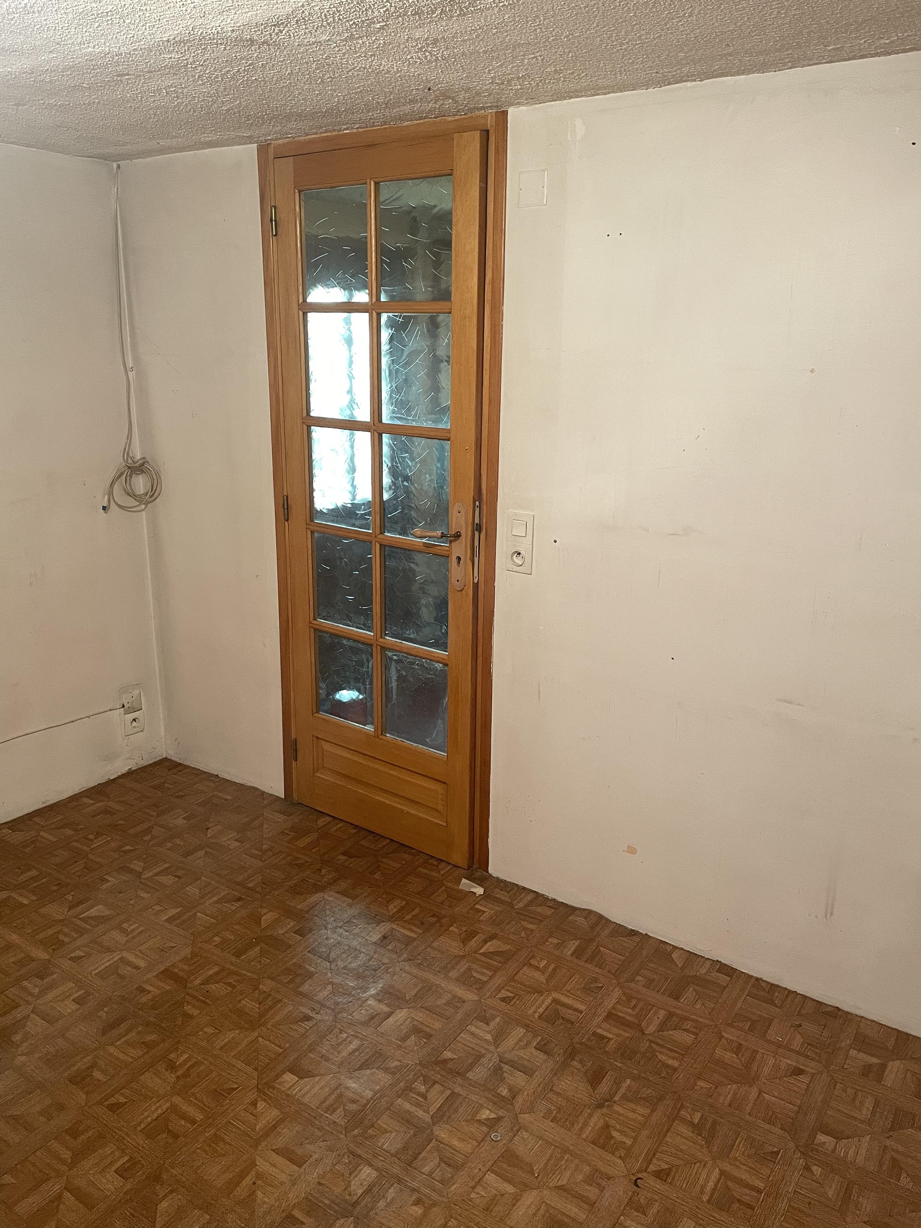 Pièce sécurisé de 9m2 rez-de-chaussée d'une maison