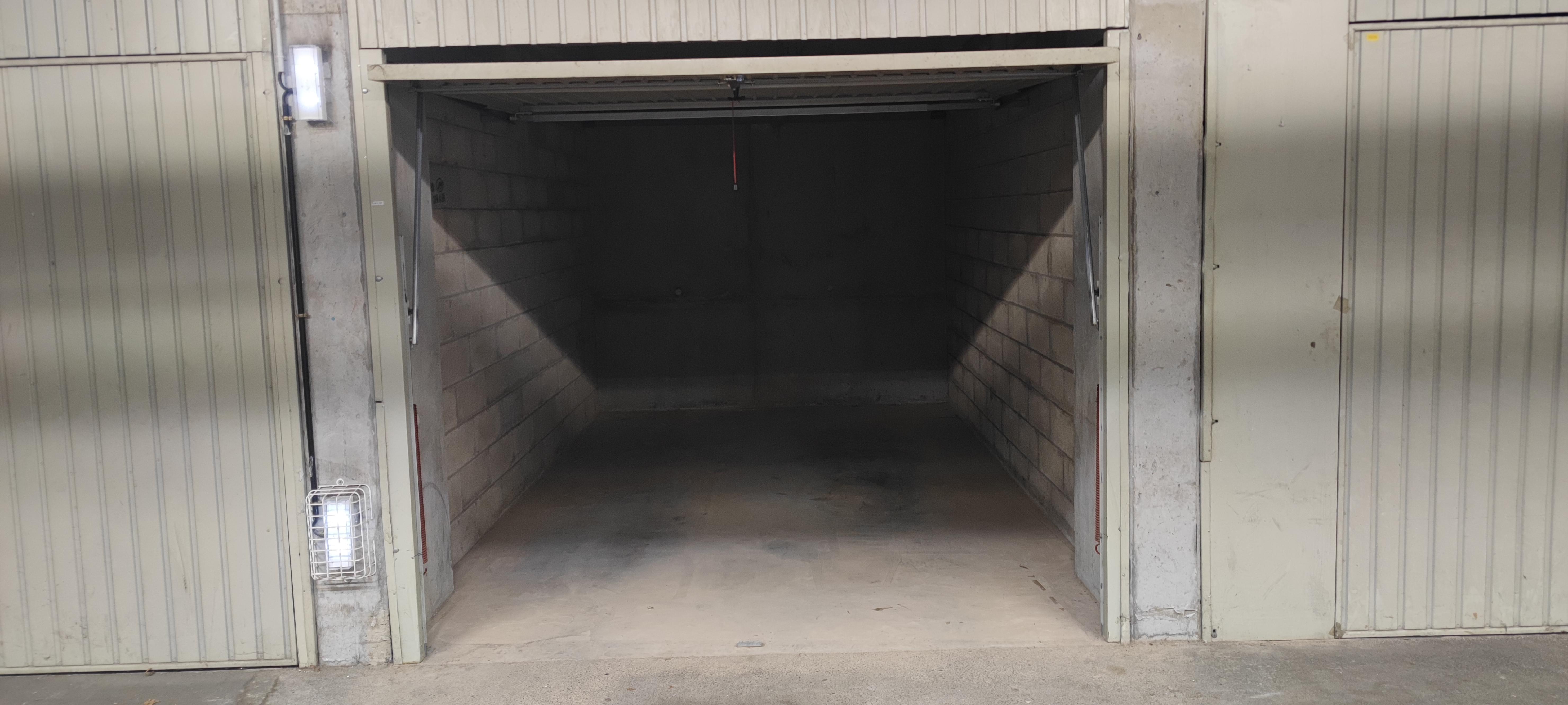 Garage de 13 m² pour stationnement