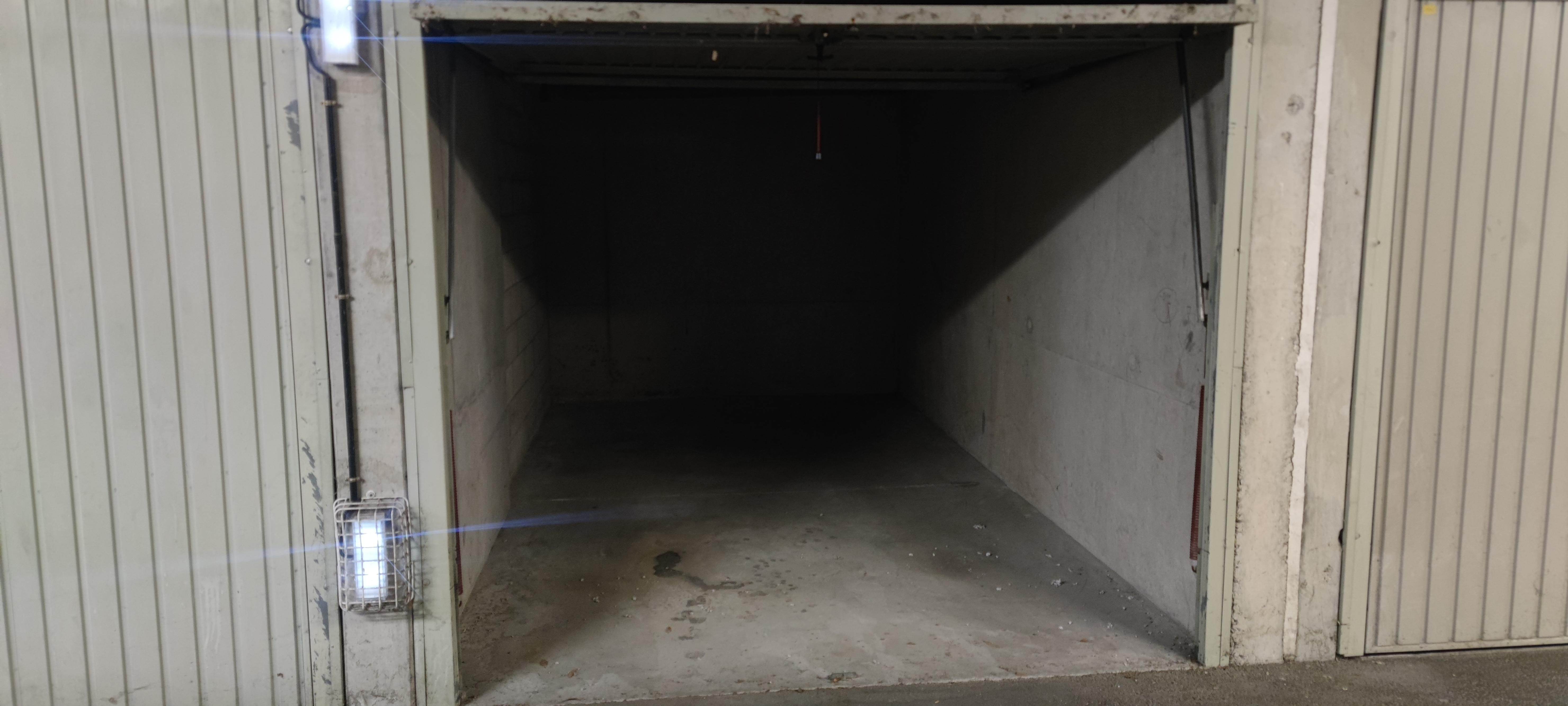 Garage de 12 m² pour stationnement
