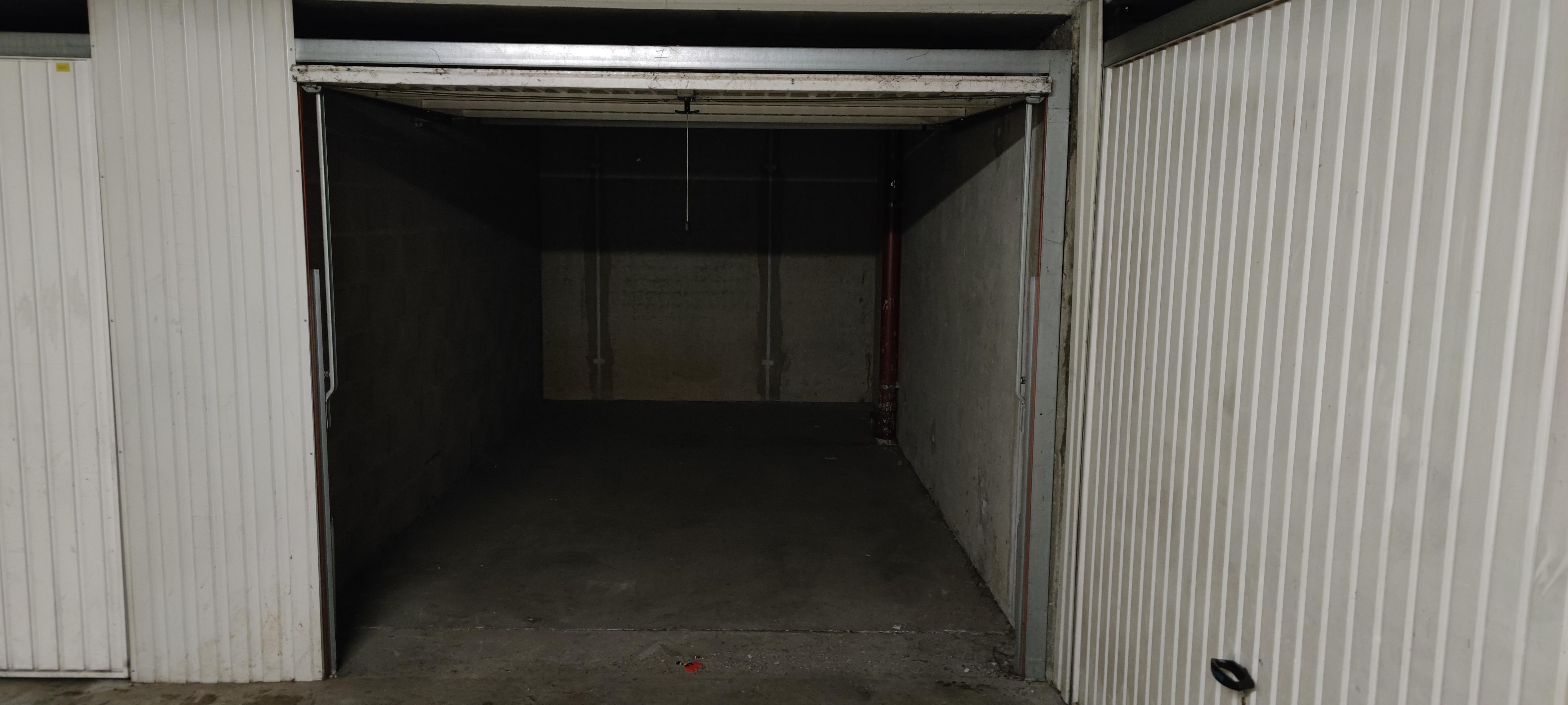 Garage de 14 m² pour stationnement
