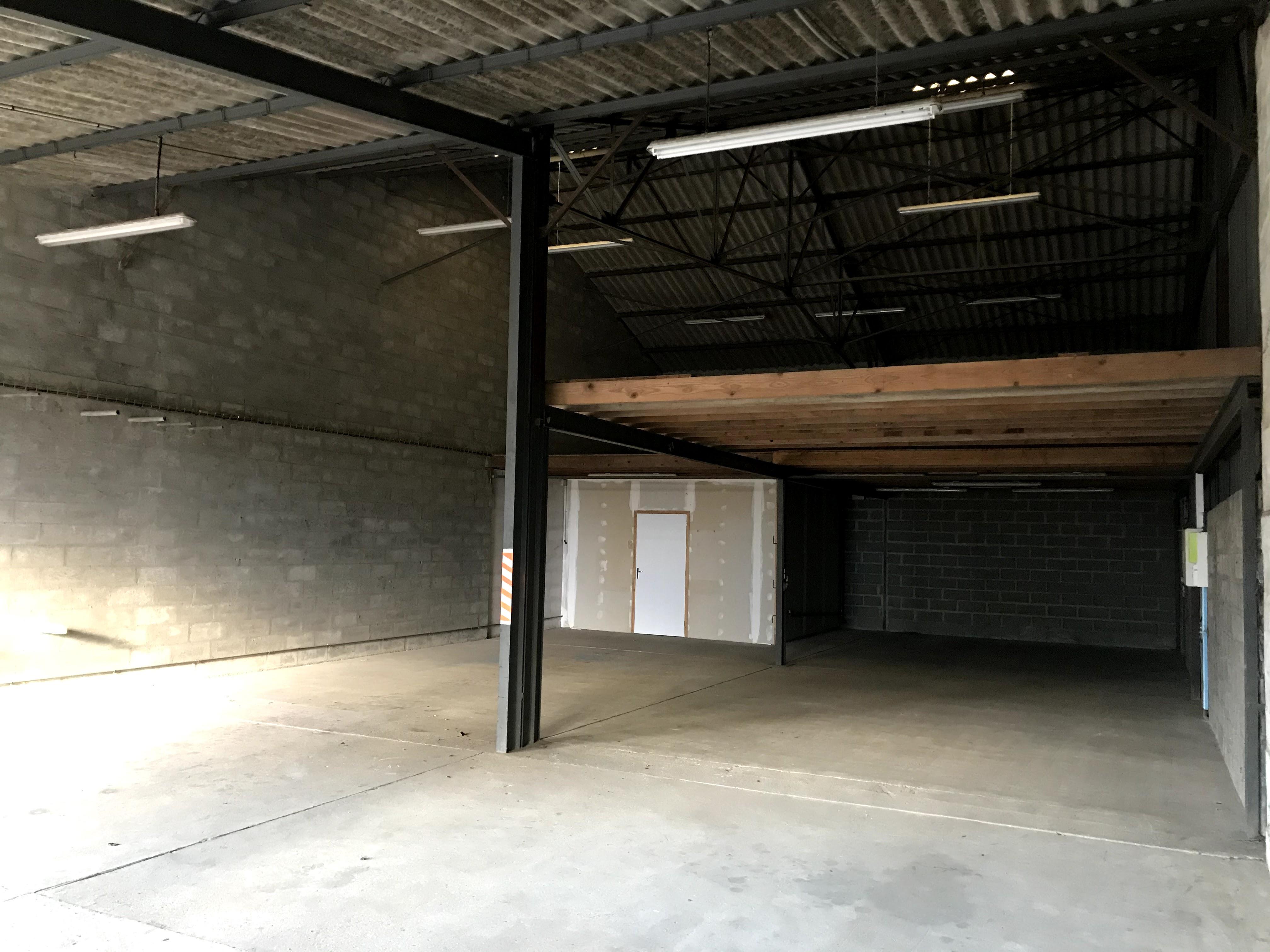 Entrepôt 200m² - Yerville
