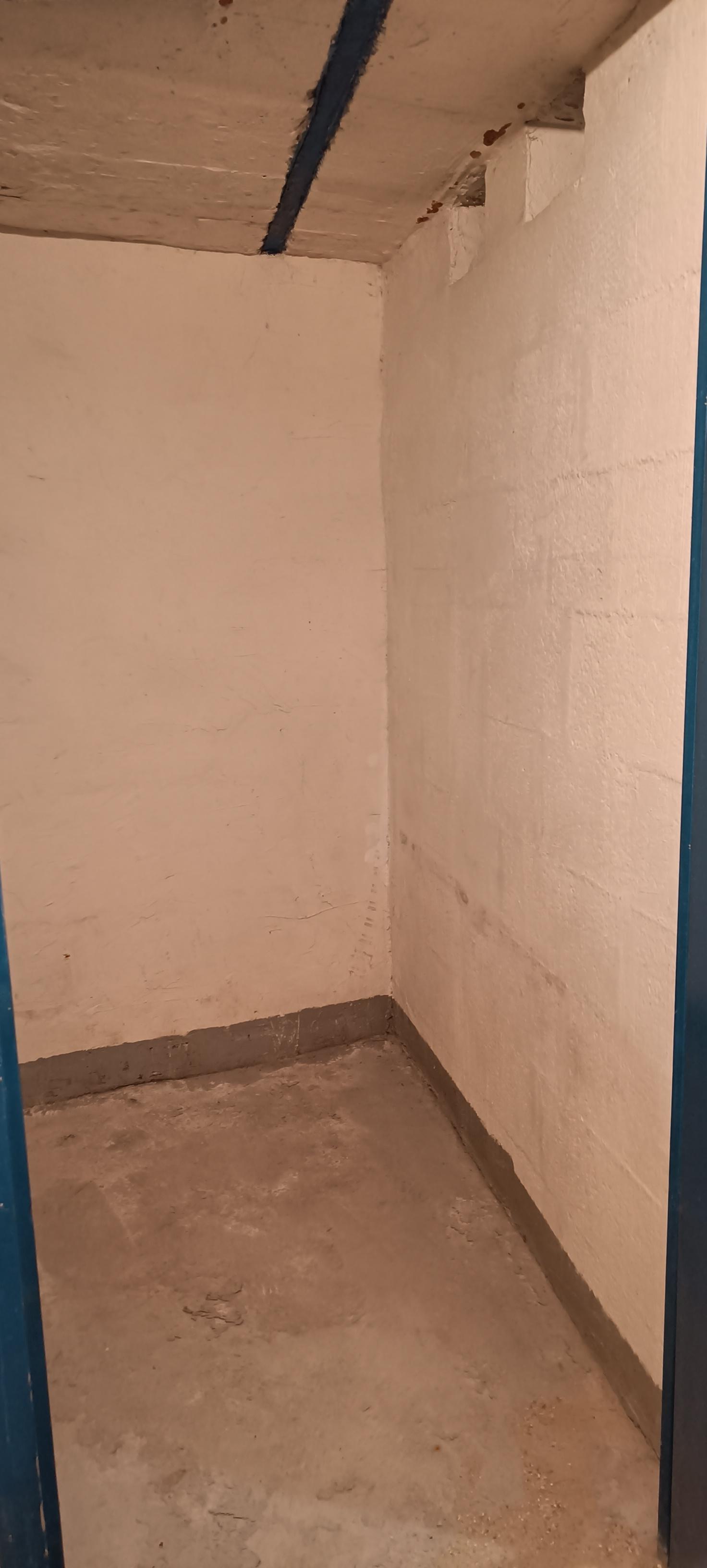 Cave Montrouge 4m2 bétonnée