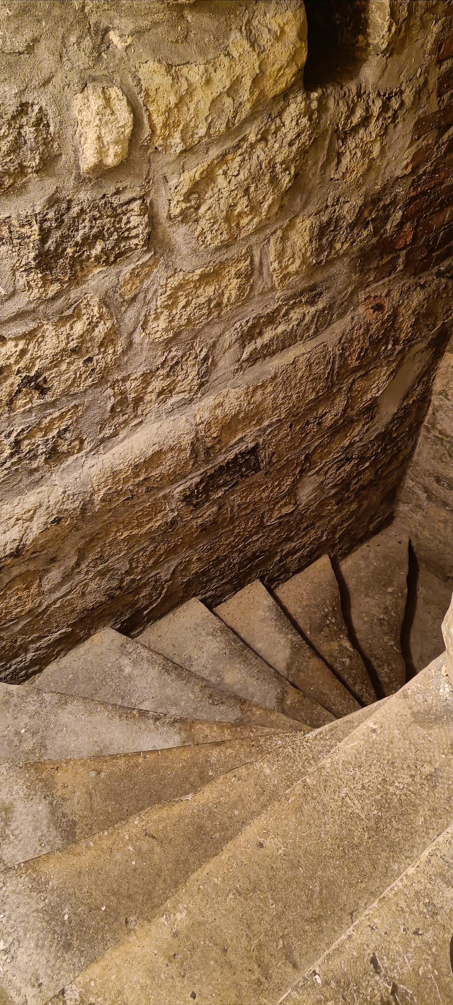 Cave Montrouge 4m2 bétonnée