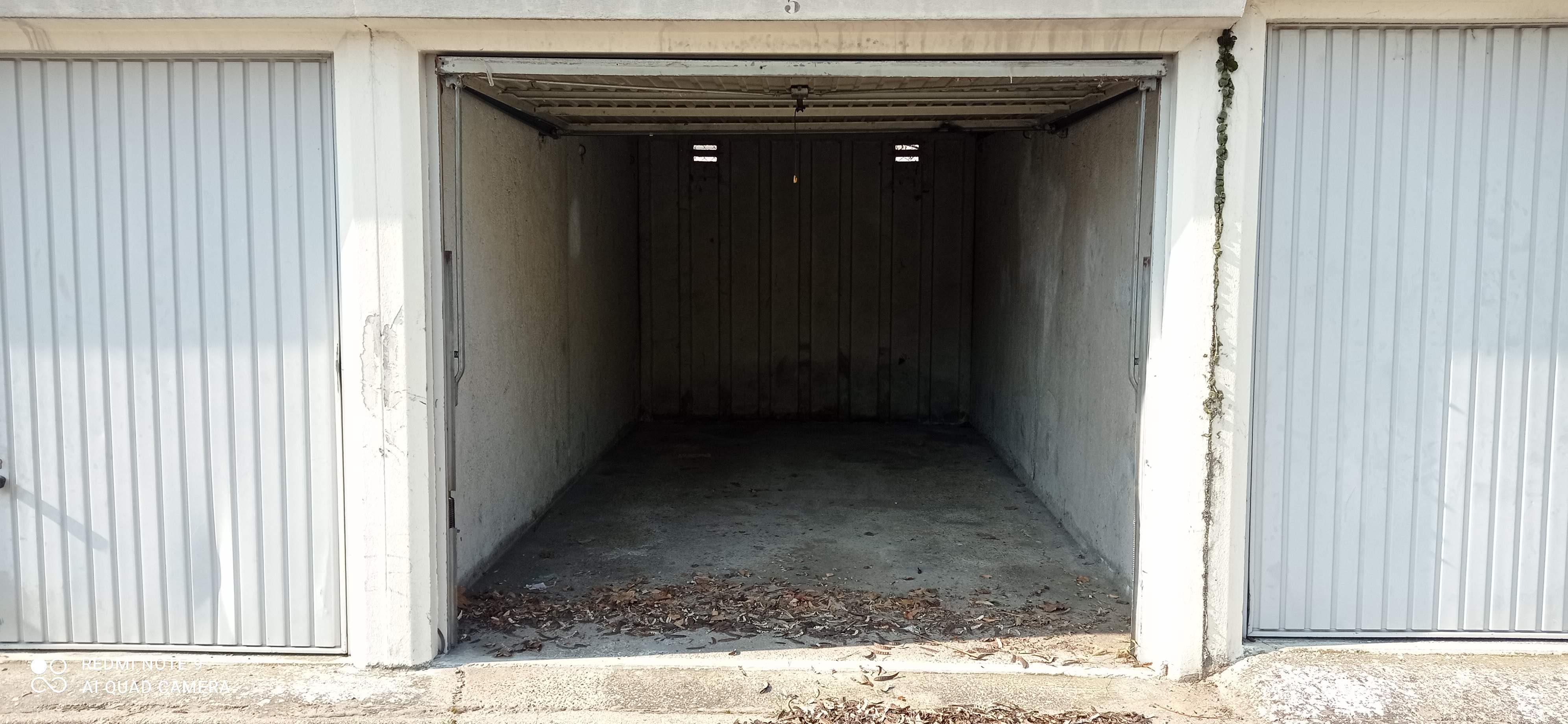 Location box de stockage/garage 13m2 sur Roussillon