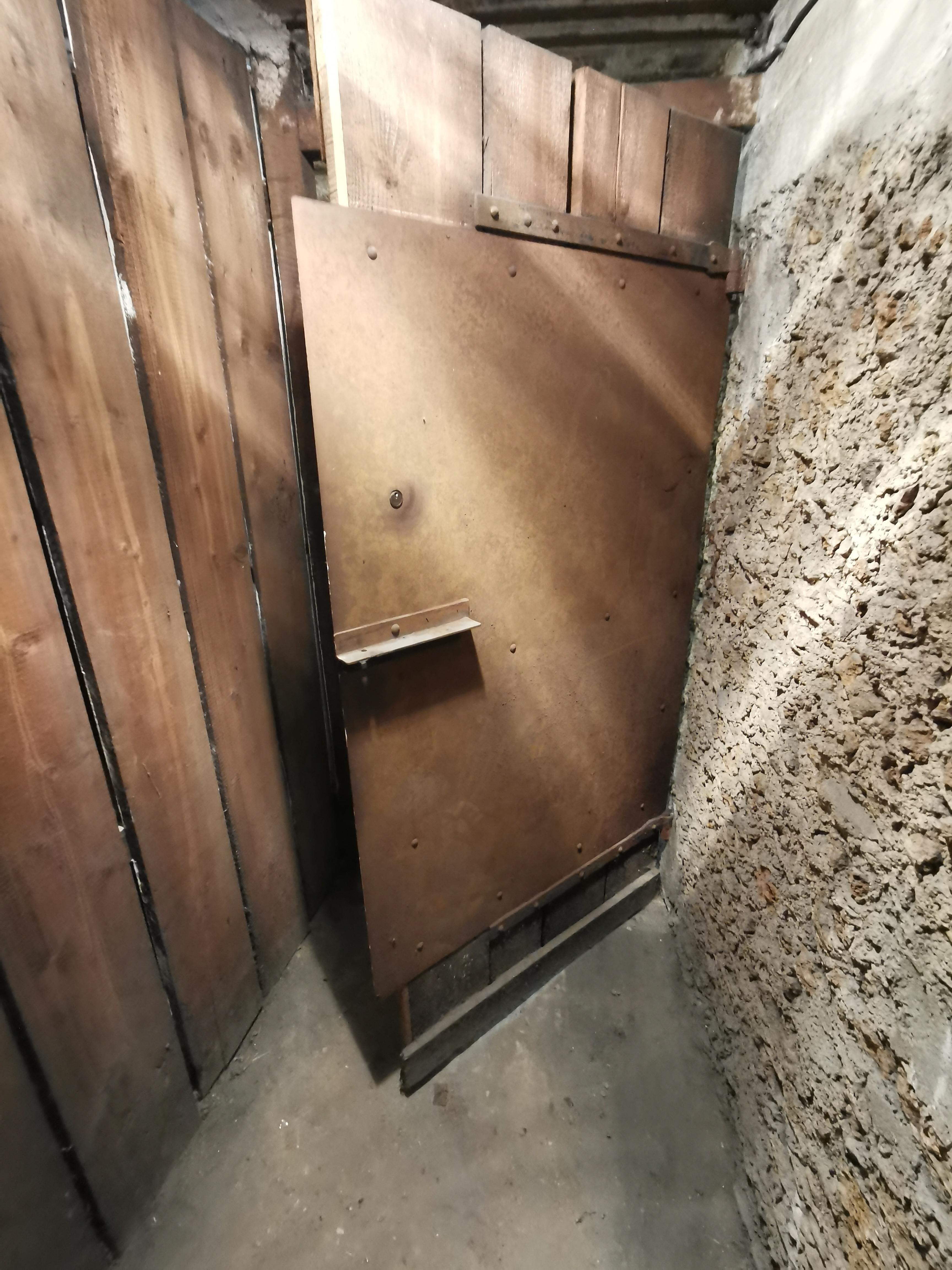 Cave 14 m2 immeuble Haussmannien - sécurisé