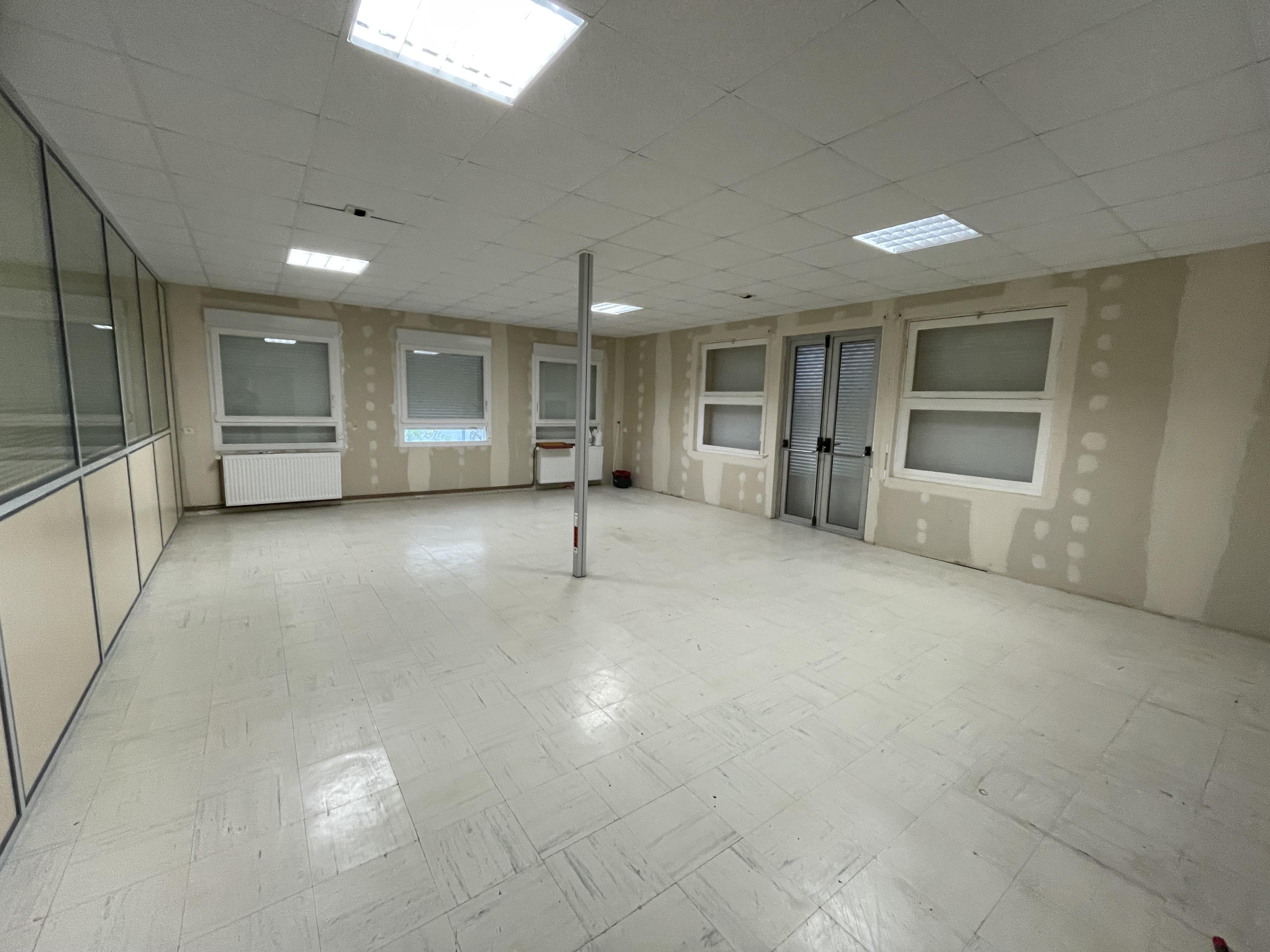 ESPACE STOCKAGE SÉCURISE AVEC ISOLATION ACCÈS 24/24 et