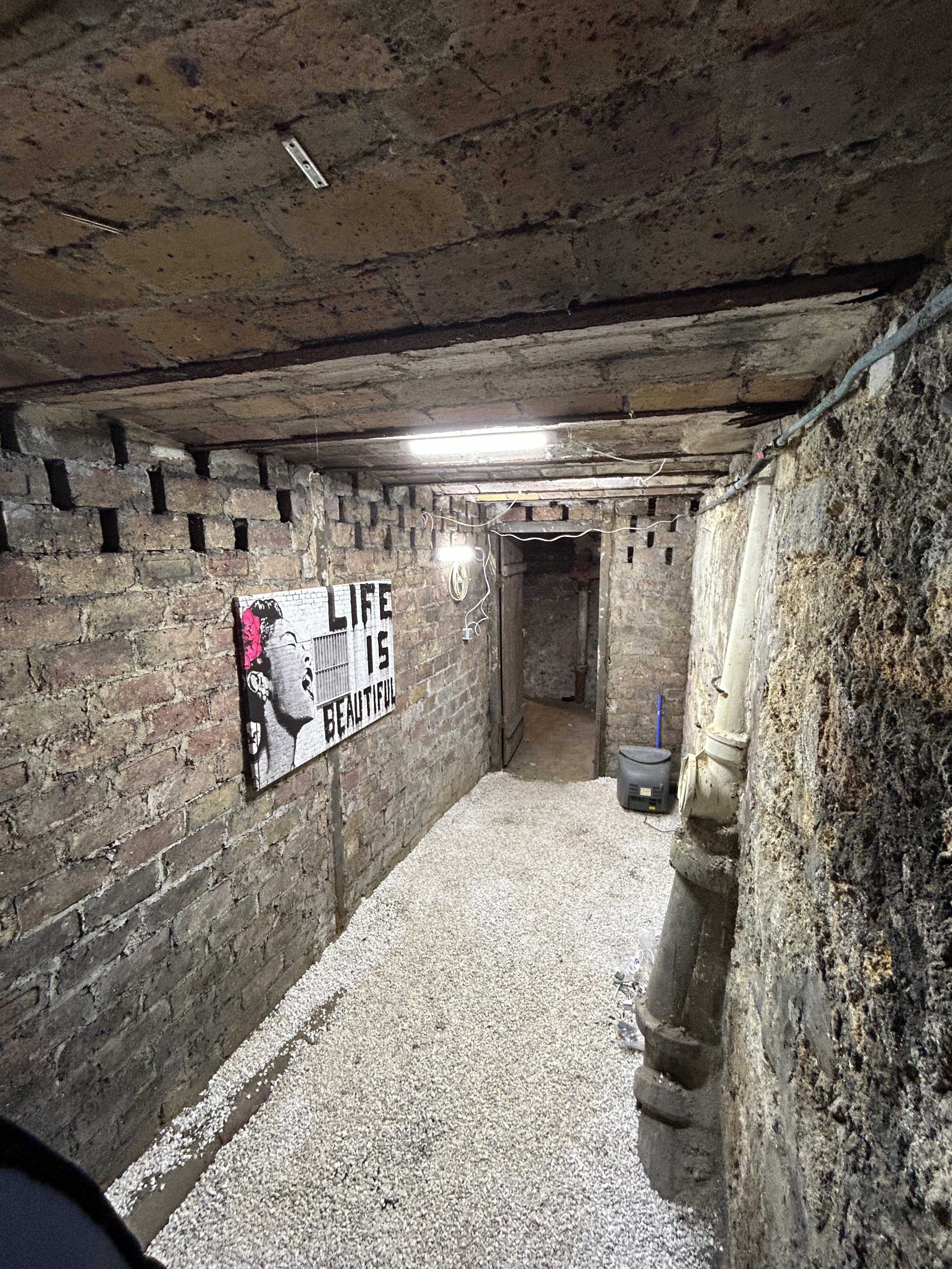 Cave très saine avec lampe