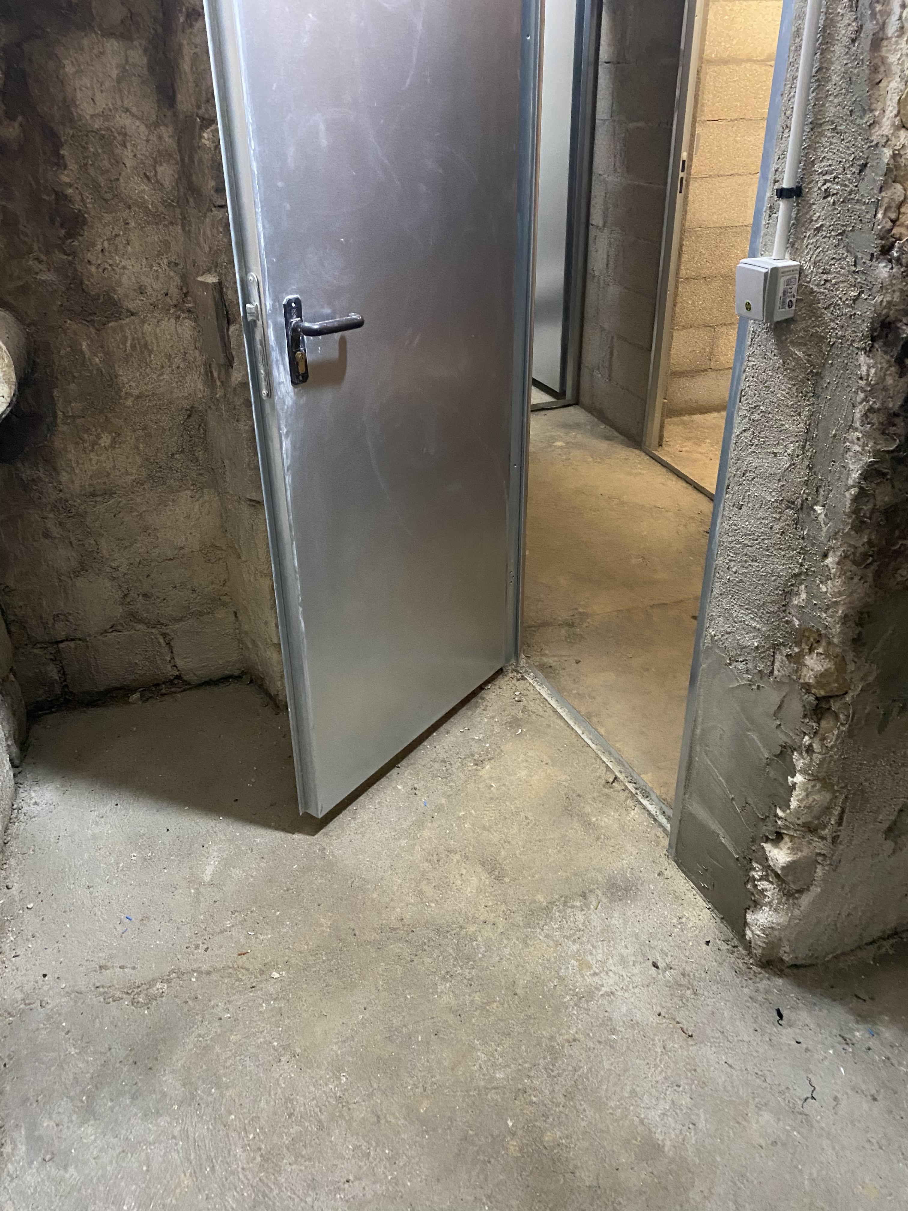 Cave 5.87 m² - Lot N°14 | Rue