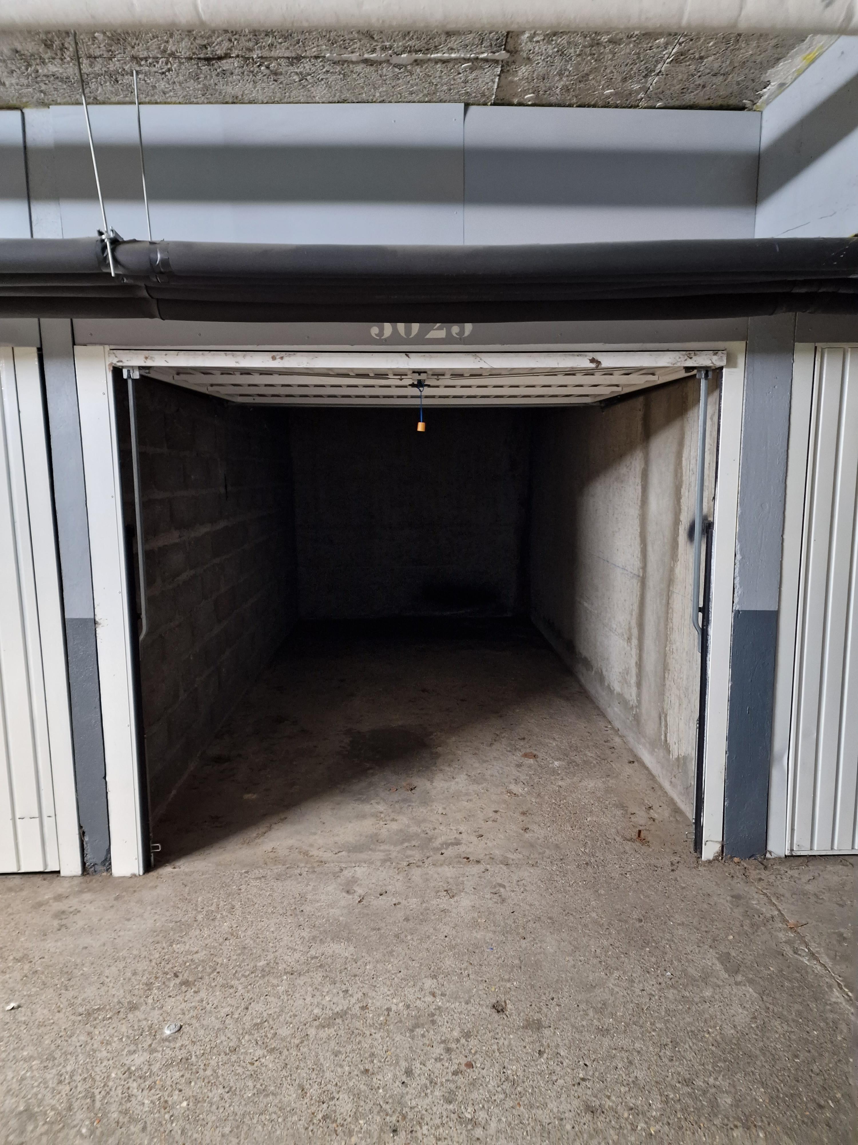 Location box de stockage/garage 12m2 sur Trappes