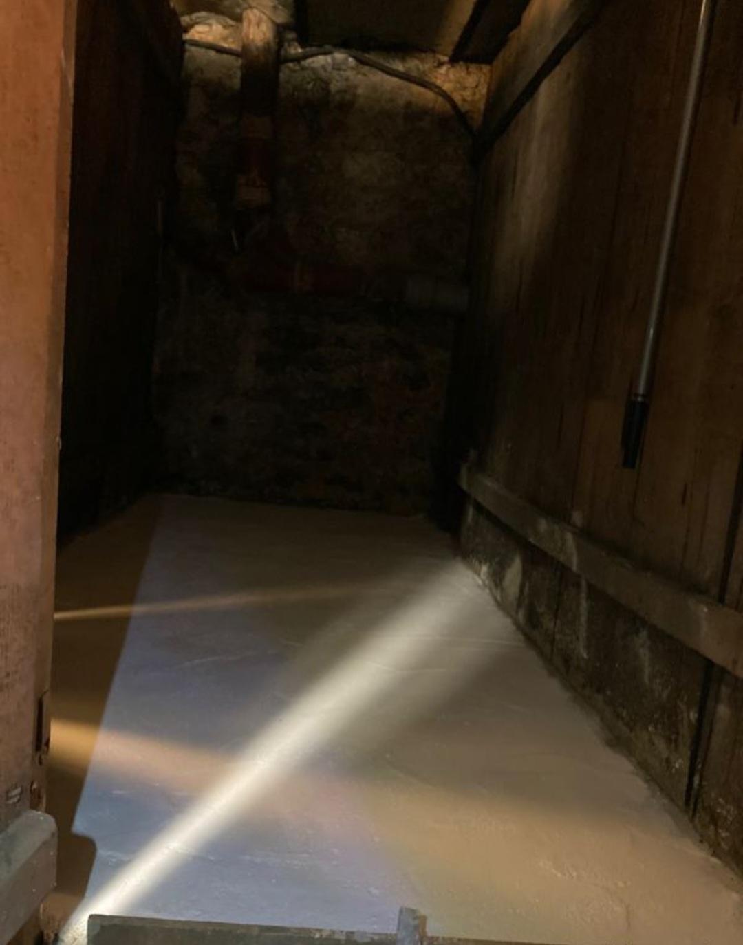 Cave, proche gare dans résidence sécurisée 3 portes