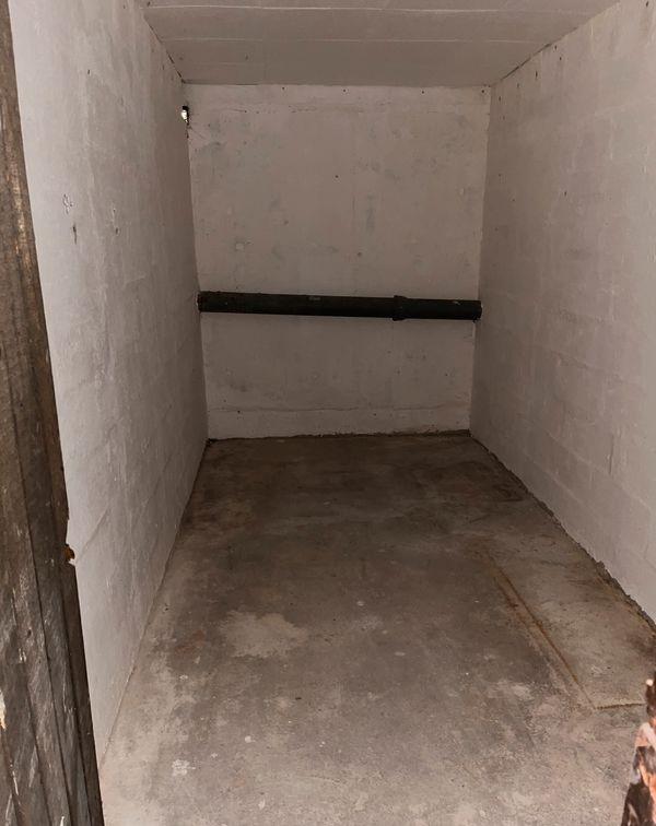 Cave sécurisée - box de stockage fermé -