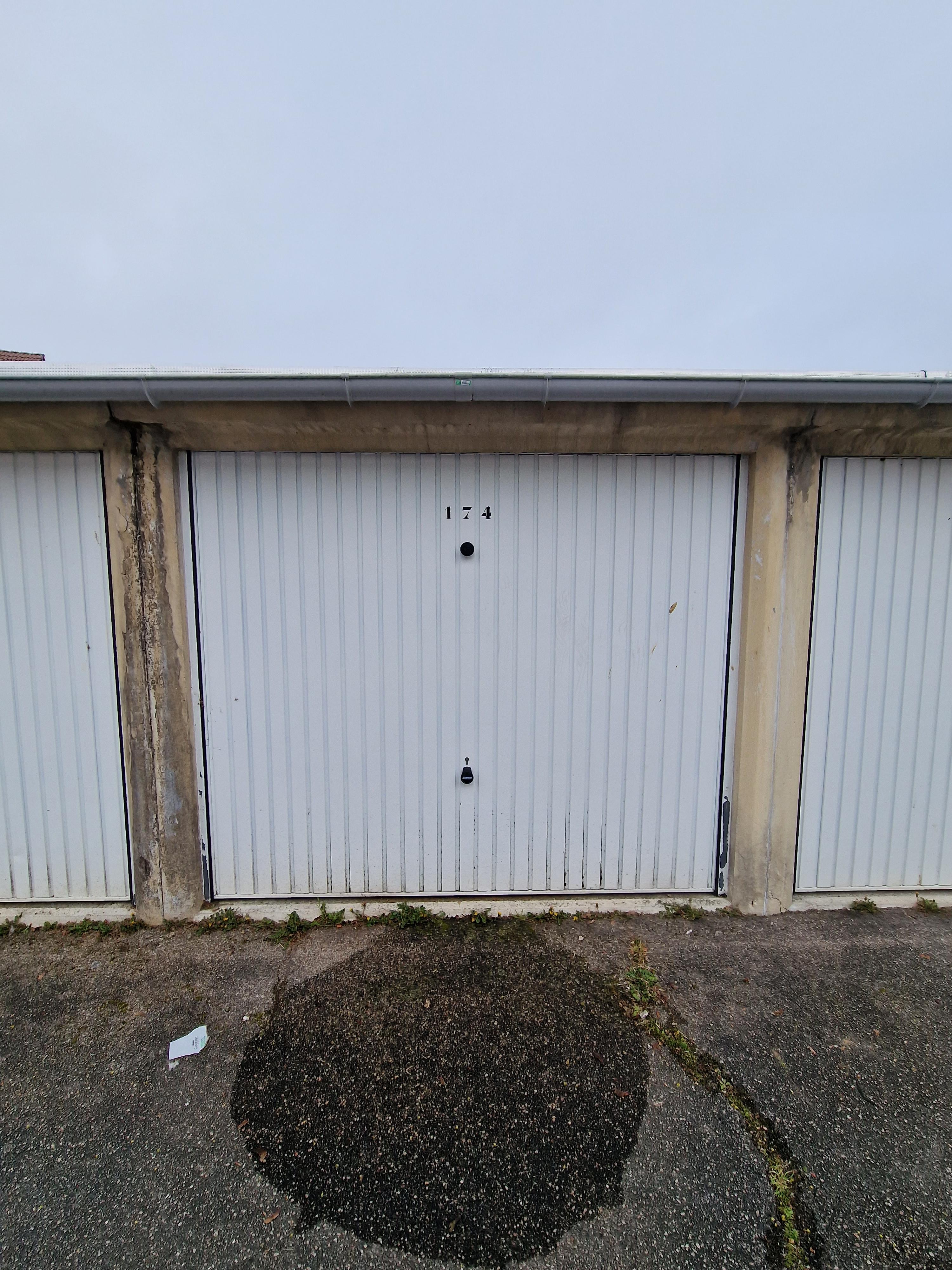 Box de 13 m² à Montigny-Le-Bretonneux