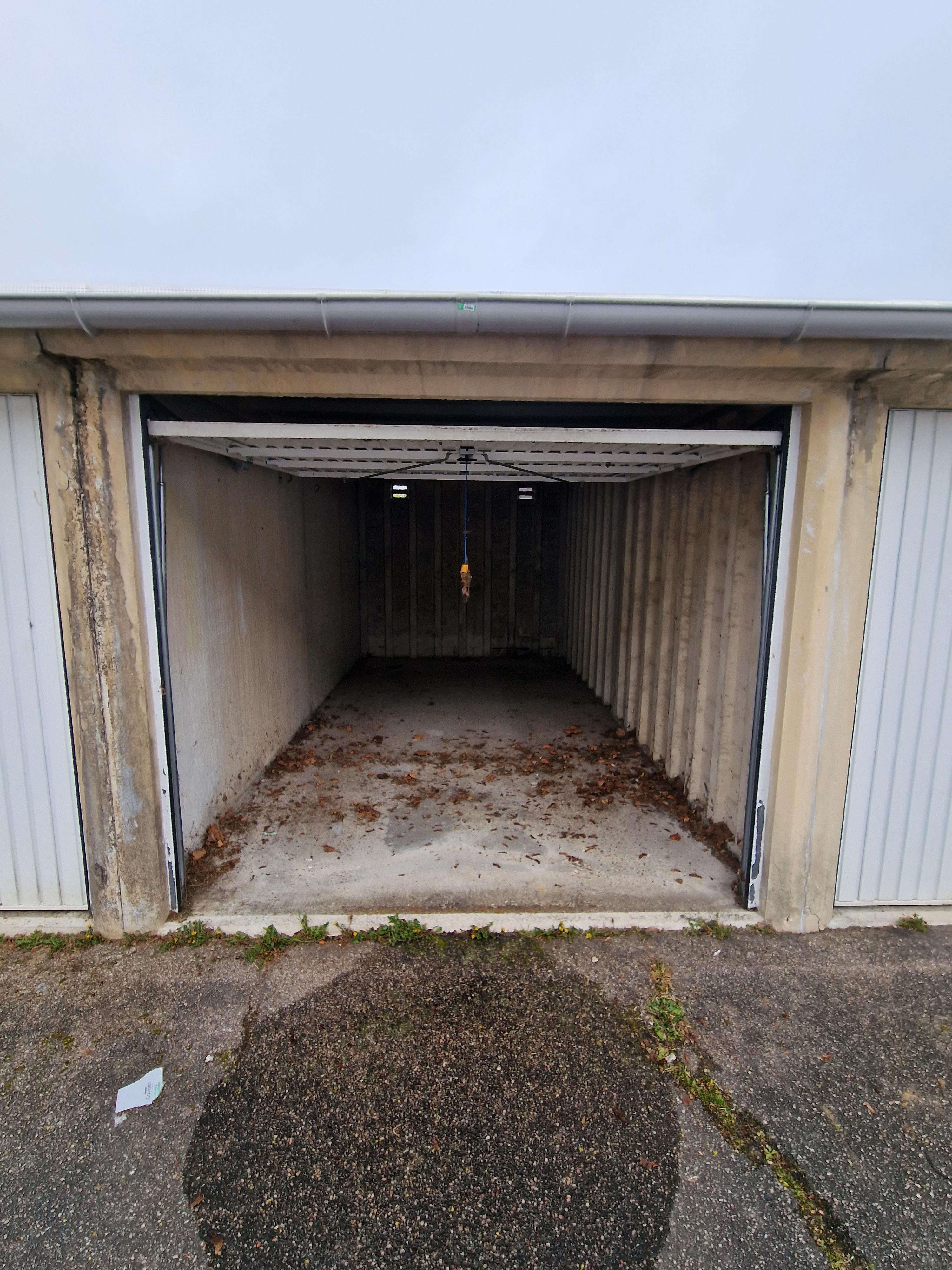 Box de 13 m² à Montigny-Le-Bretonneux