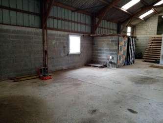 Espace de costockage au sein d’un hangar fermé