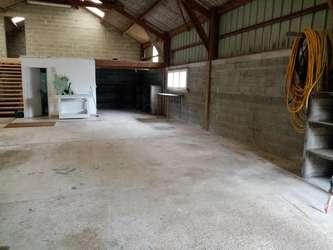 Espace de costockage au sein d’un hangar fermé