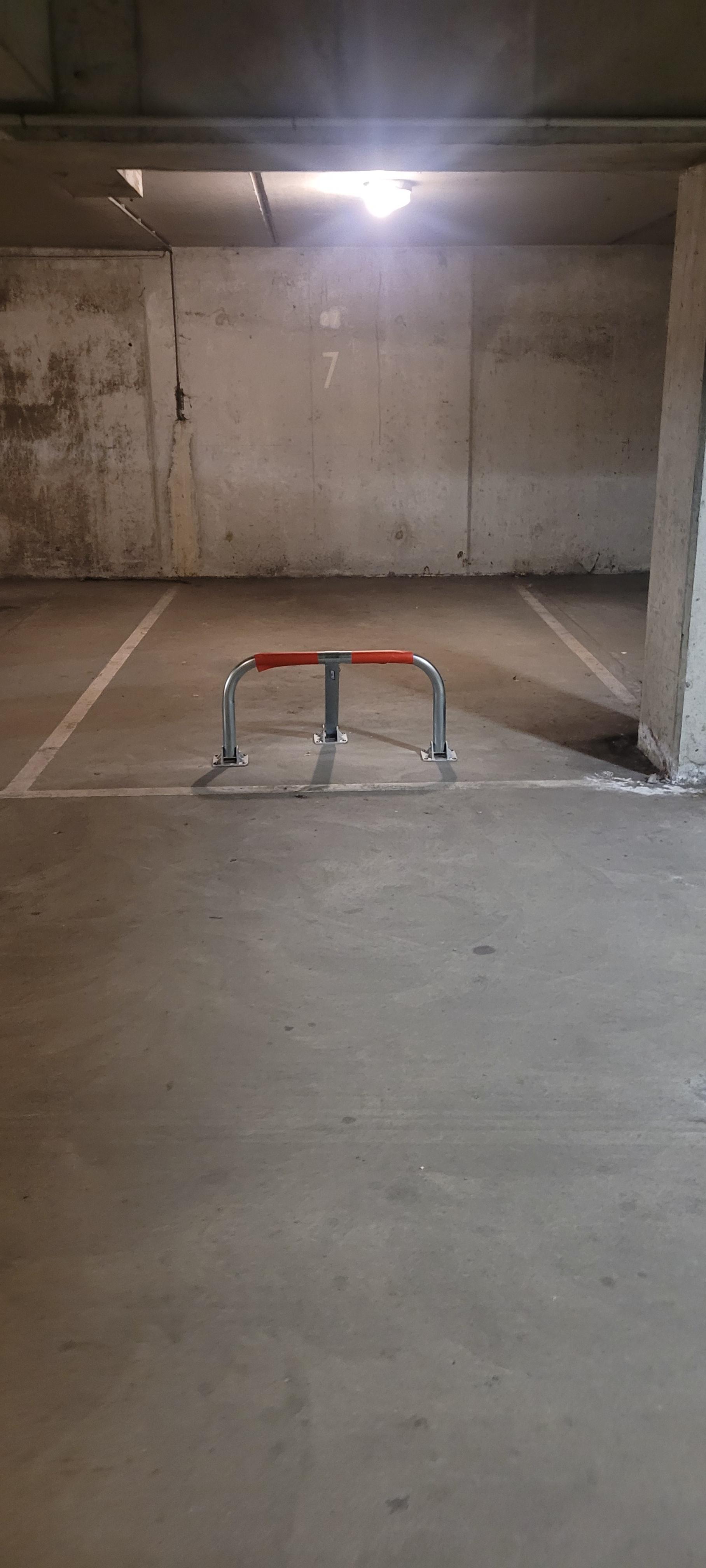 Place de stationnement à louer