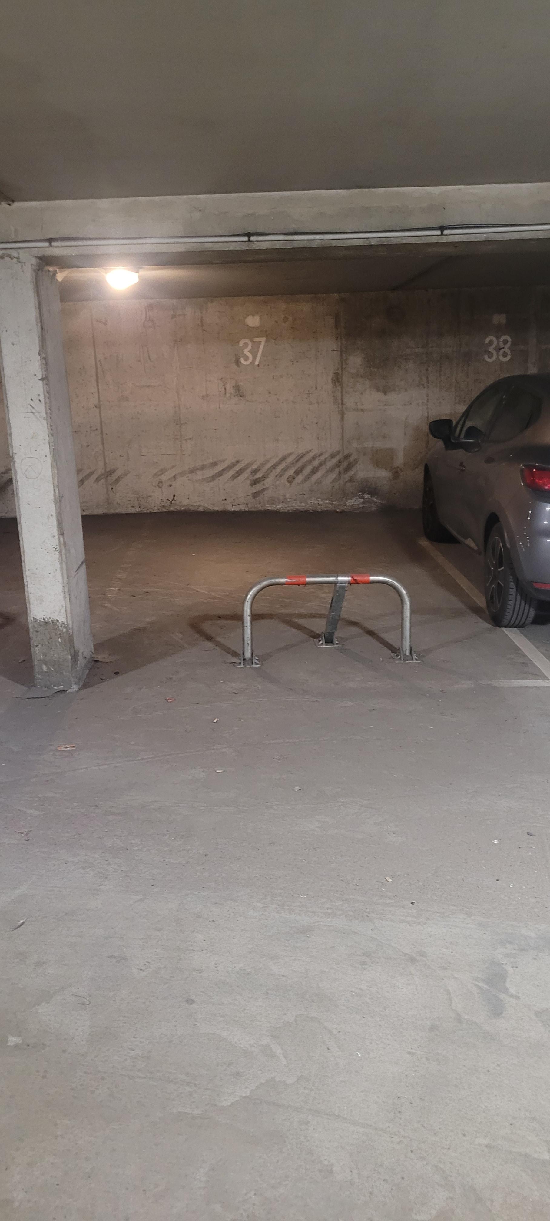 Place de stationnement à louer