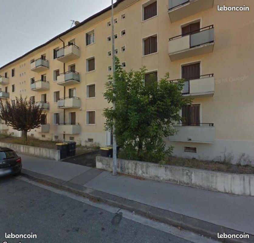 Cave 12m2 avec rangements. De plein pied