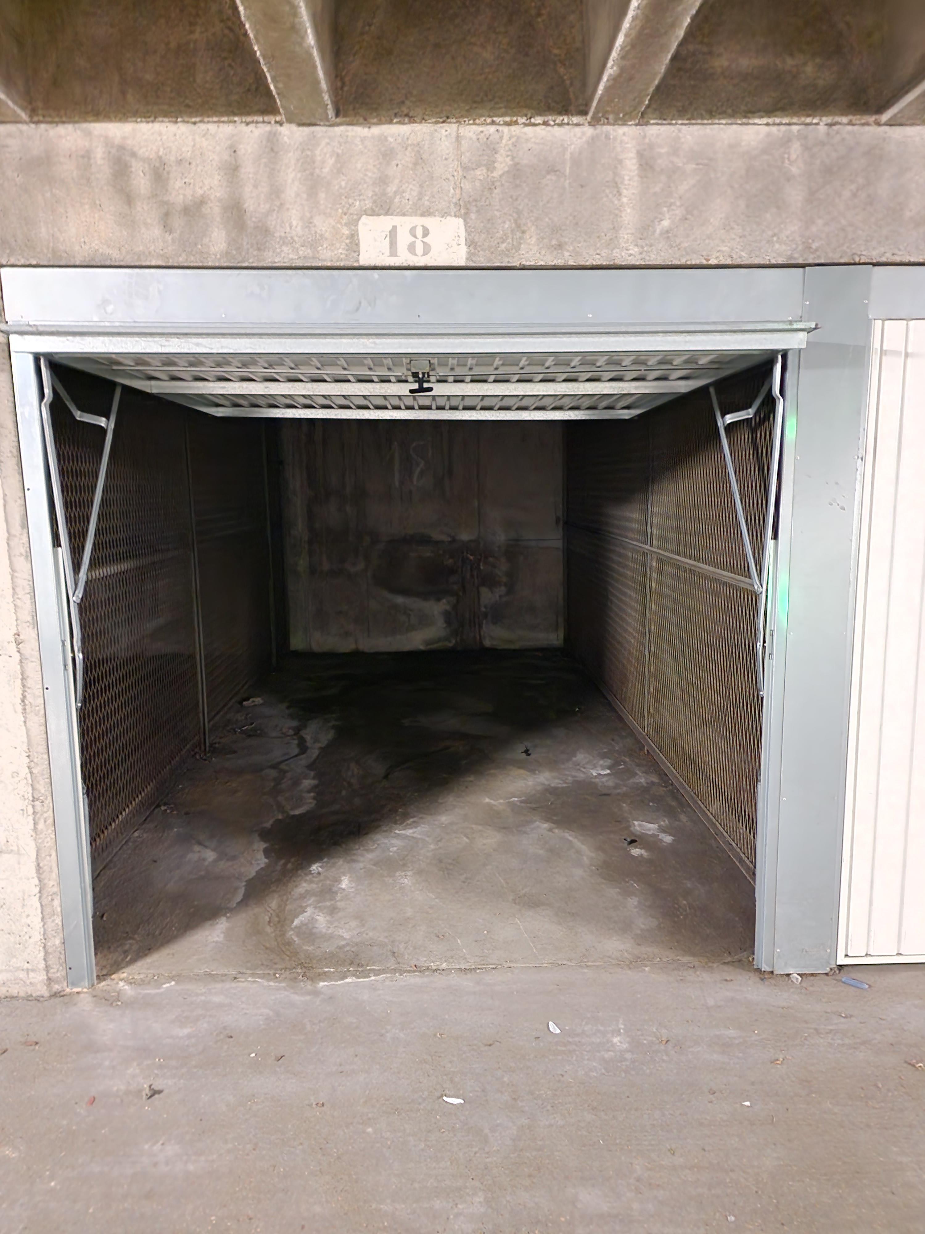 Garage sécurisé de 12m²