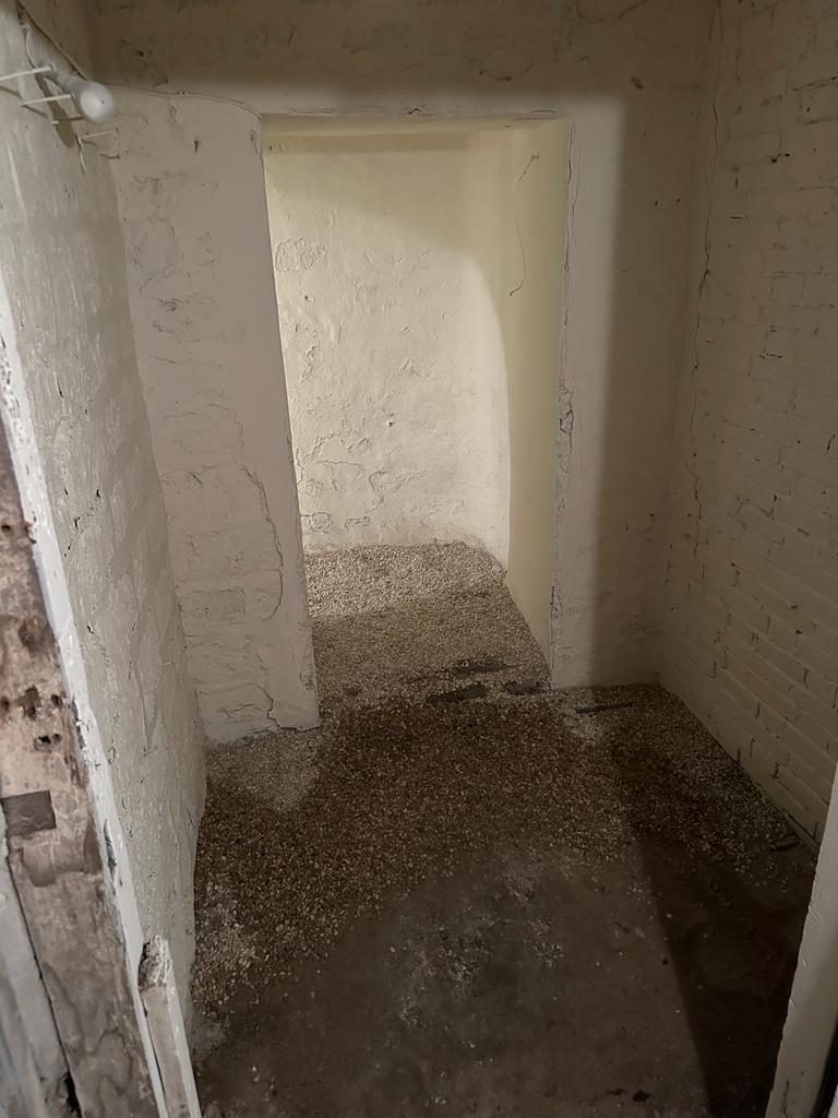 Cave 14m2 - Paris 2eme