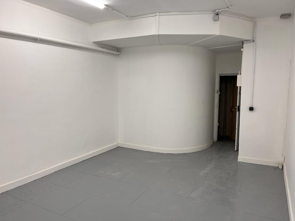 Location cave 28 m2 saine et propre
