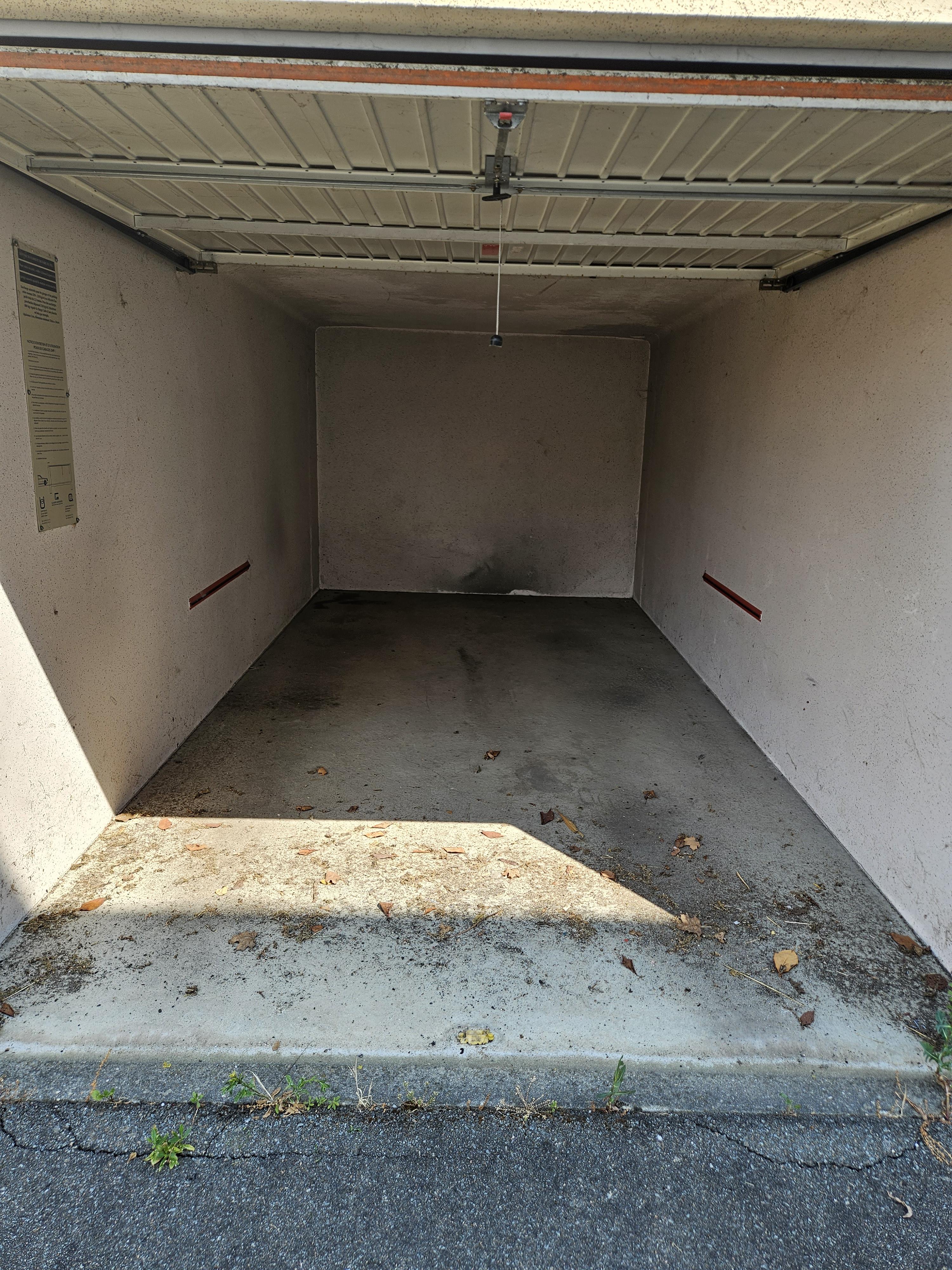 Garage / Stationnement / Vandoncourt