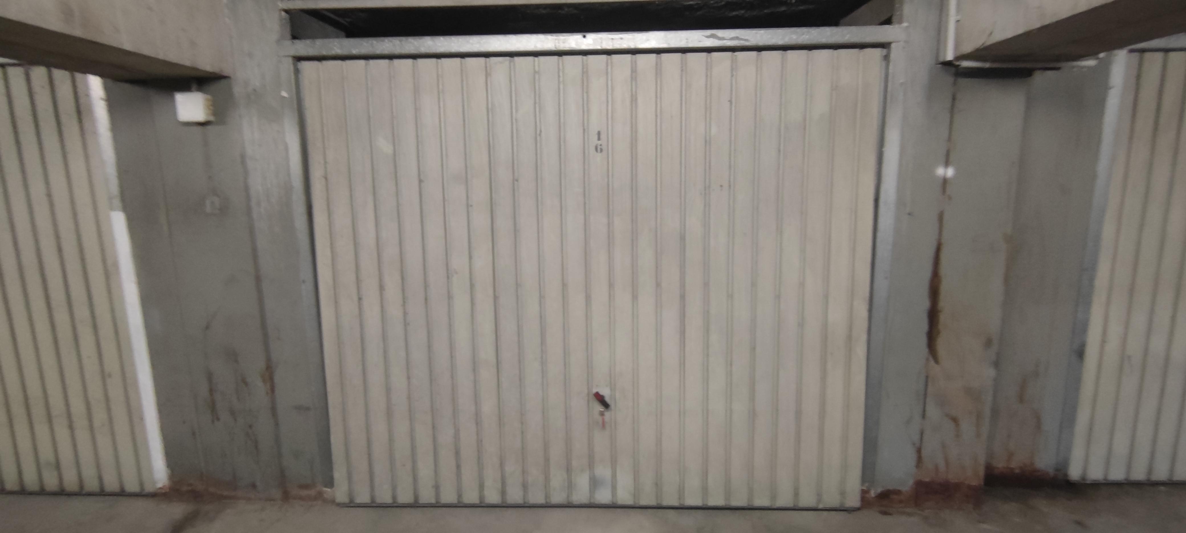 INTRA - Garage fermé sécurisé / Stationnement