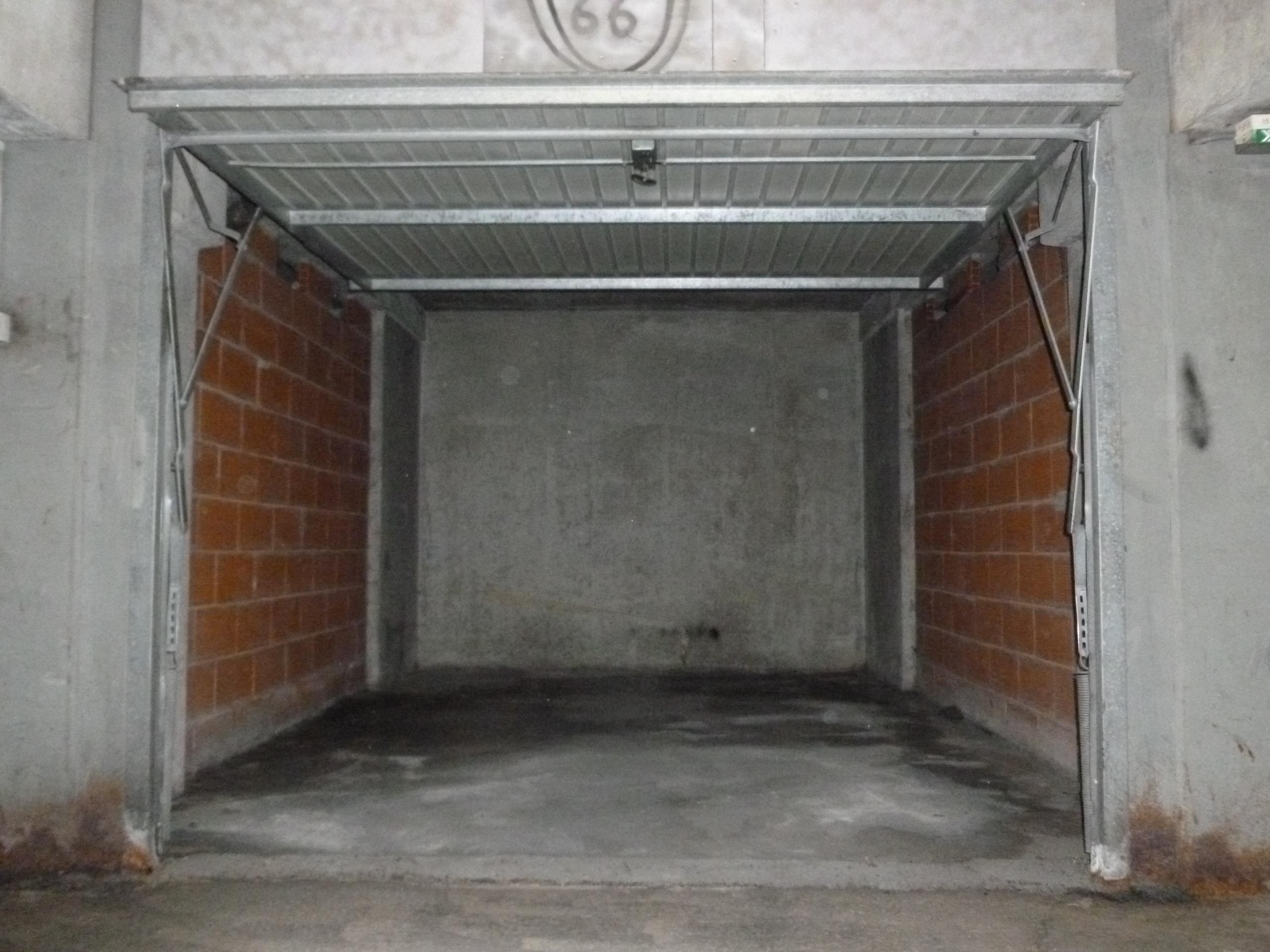 INTRA - Garage fermé de 16m²  sécurisé / Stationnement