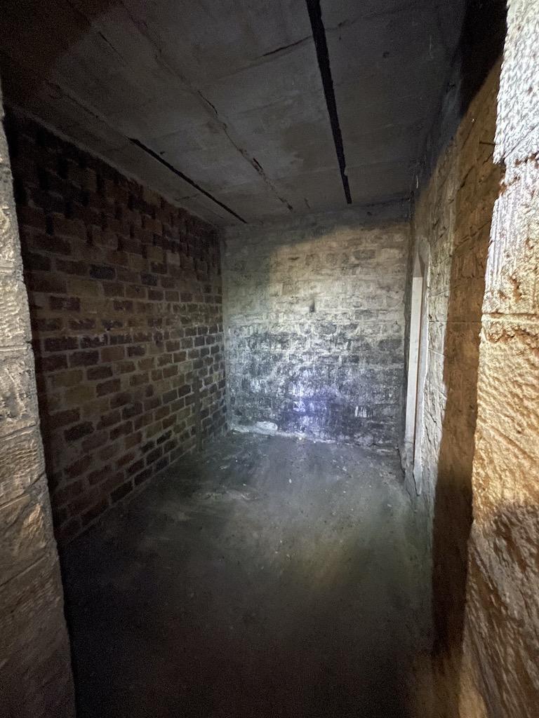Cave 7 m2 - 58 rue Louise Michel