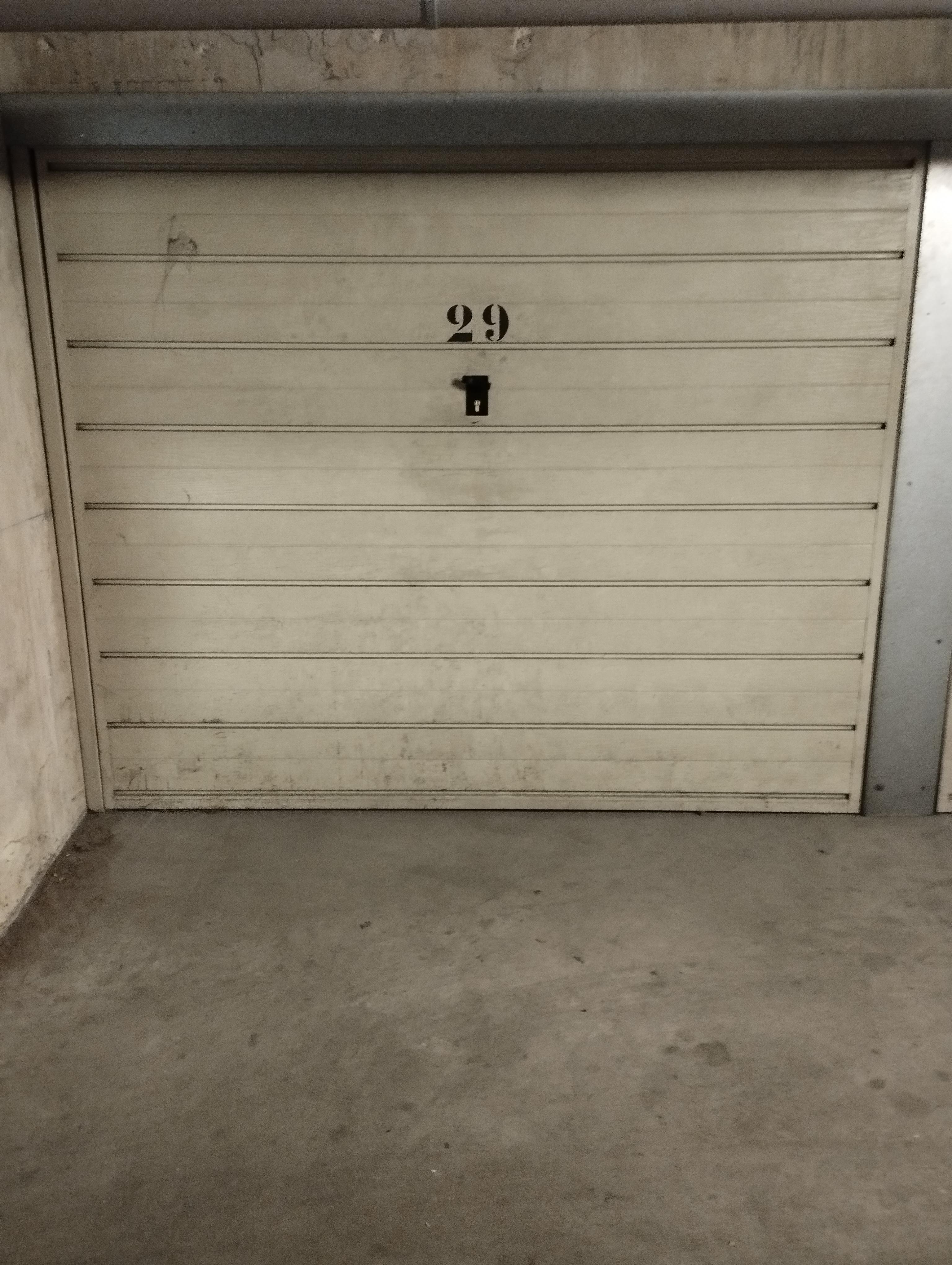 Garage sécurisé / Stationnement / Bron