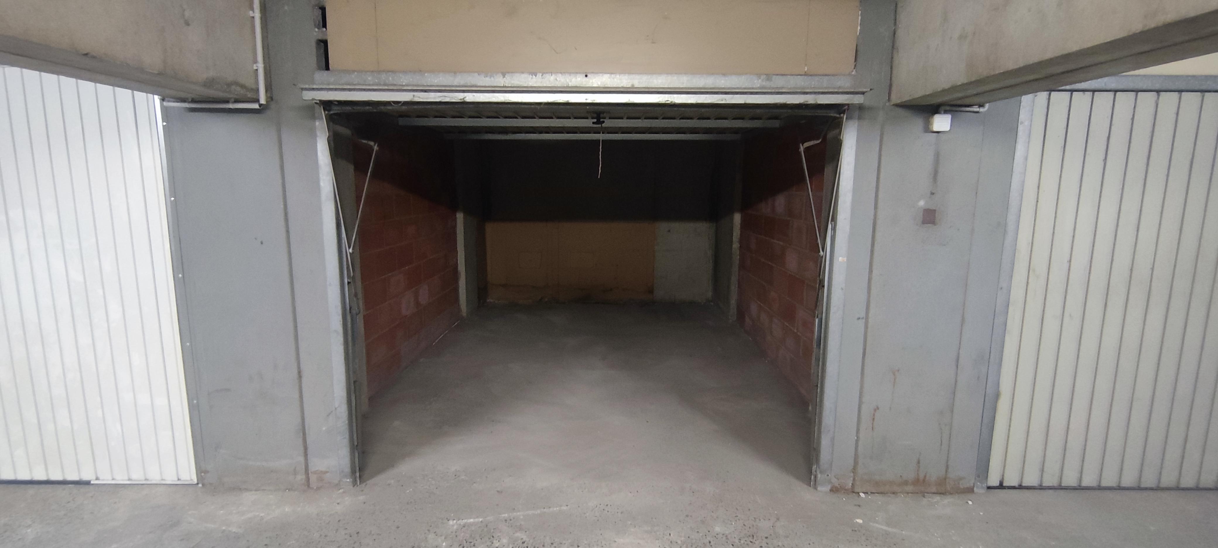 INTRA - Garage fermé sécurisé / Stationnement