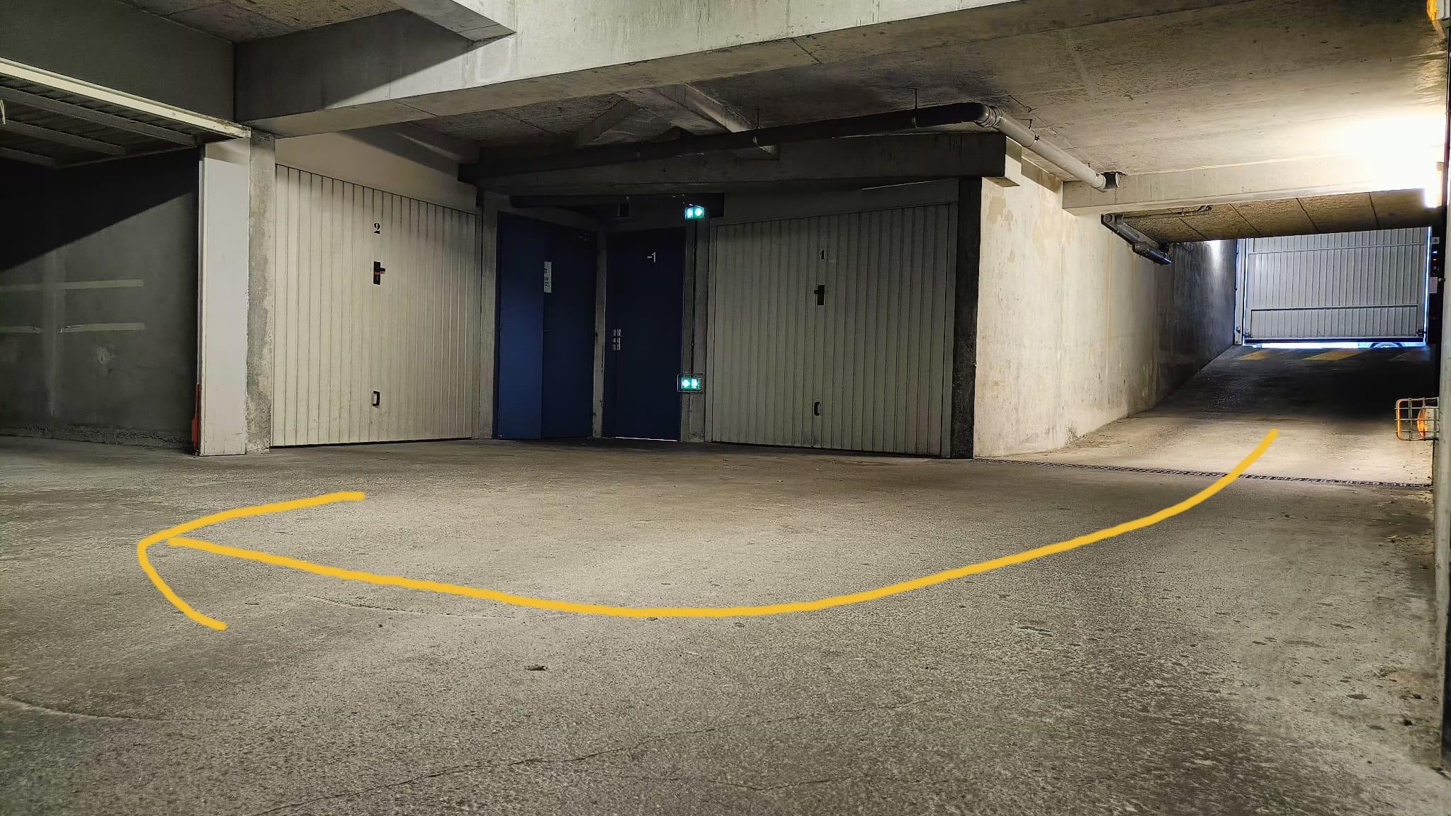 Grand Parking: 1er box fermé du sous sol