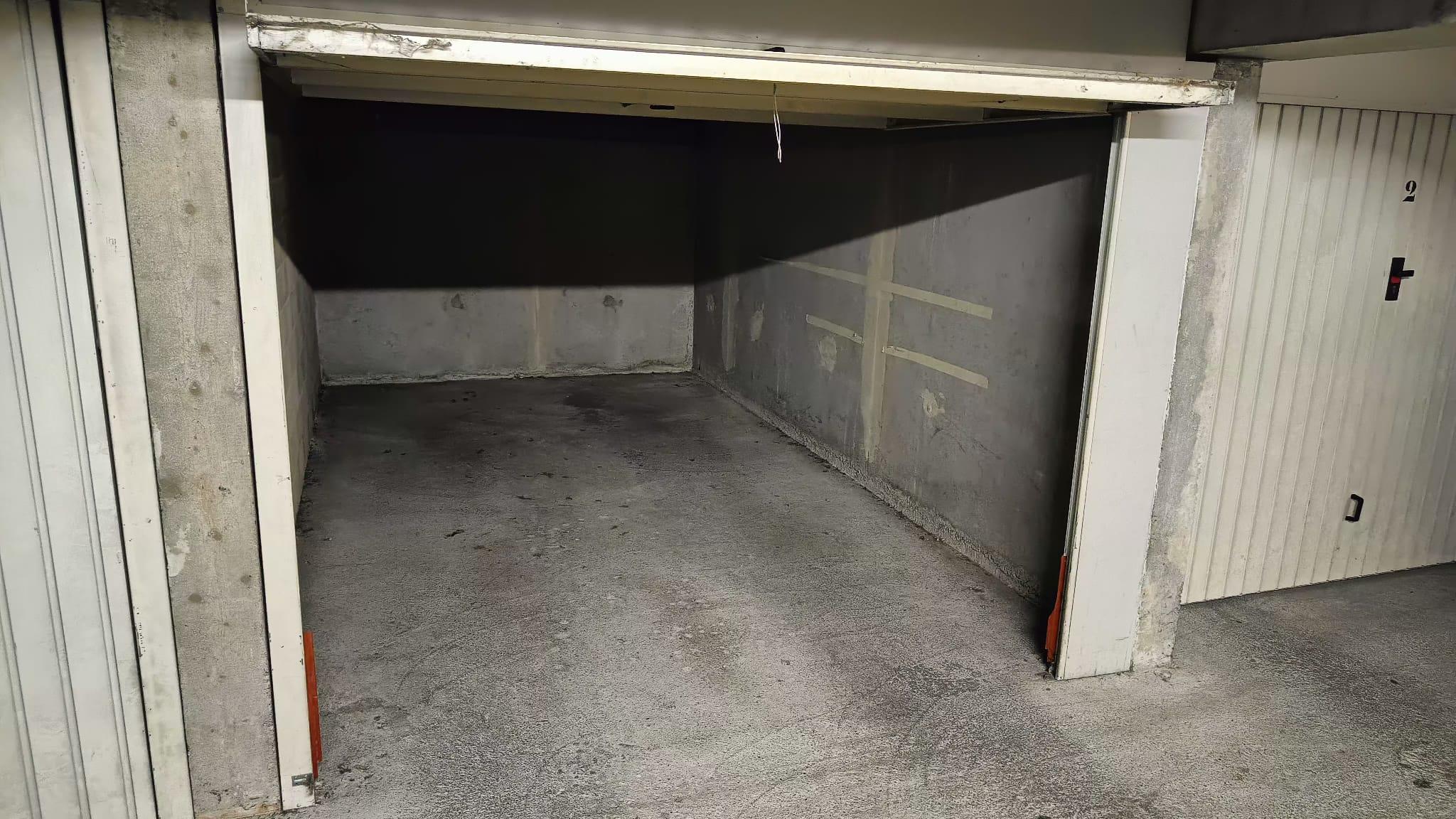Grand Parking: 1er box fermé du sous sol - Lyon - 69003 - 16 m²