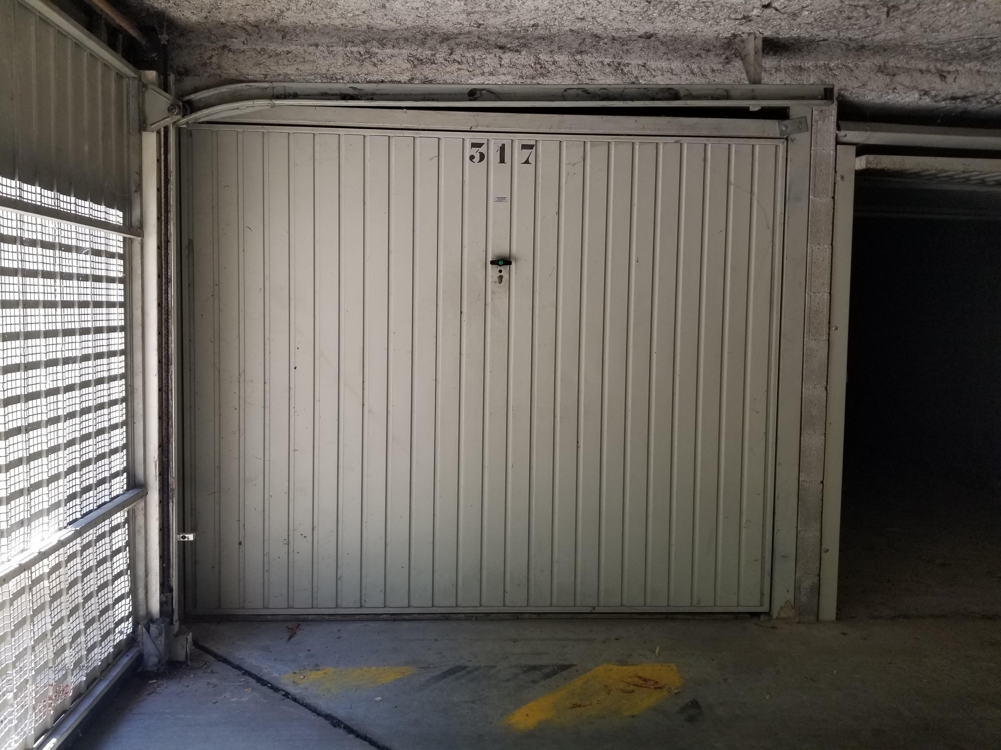 Garage sécurisé à louer