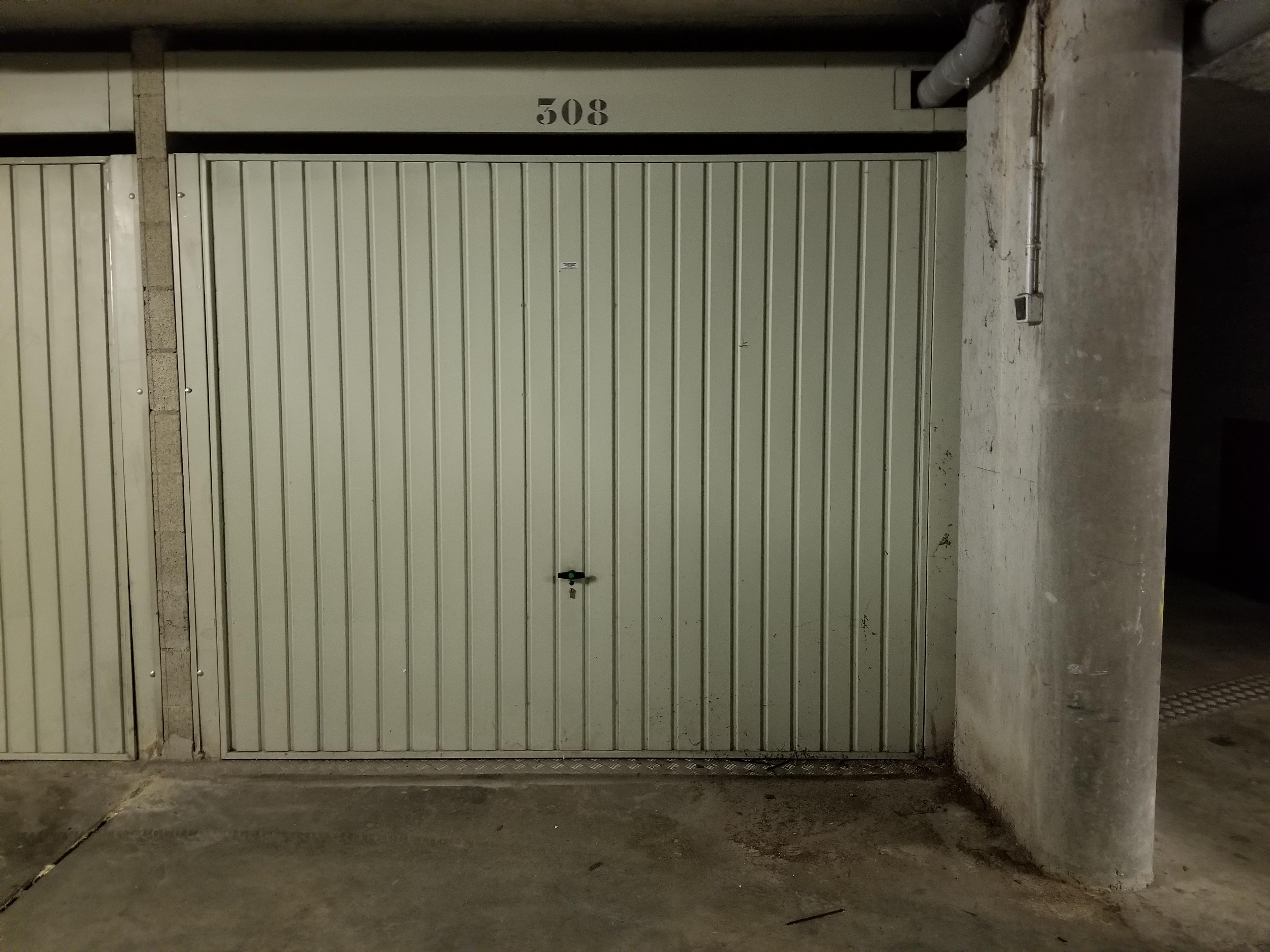 Garage de 12m² à louer à Saint Martin