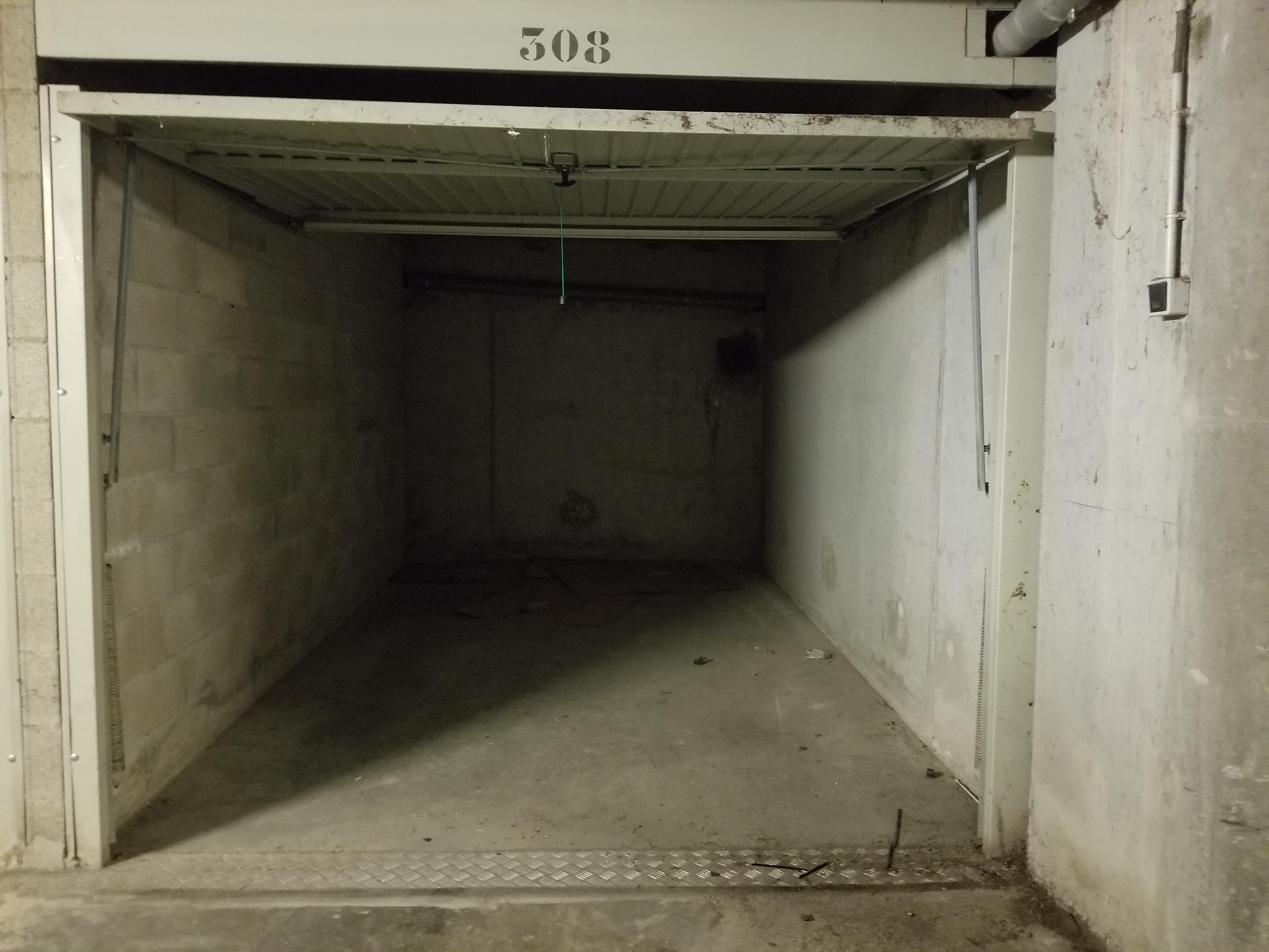 Garage de 12m² à louer à Saint Martin