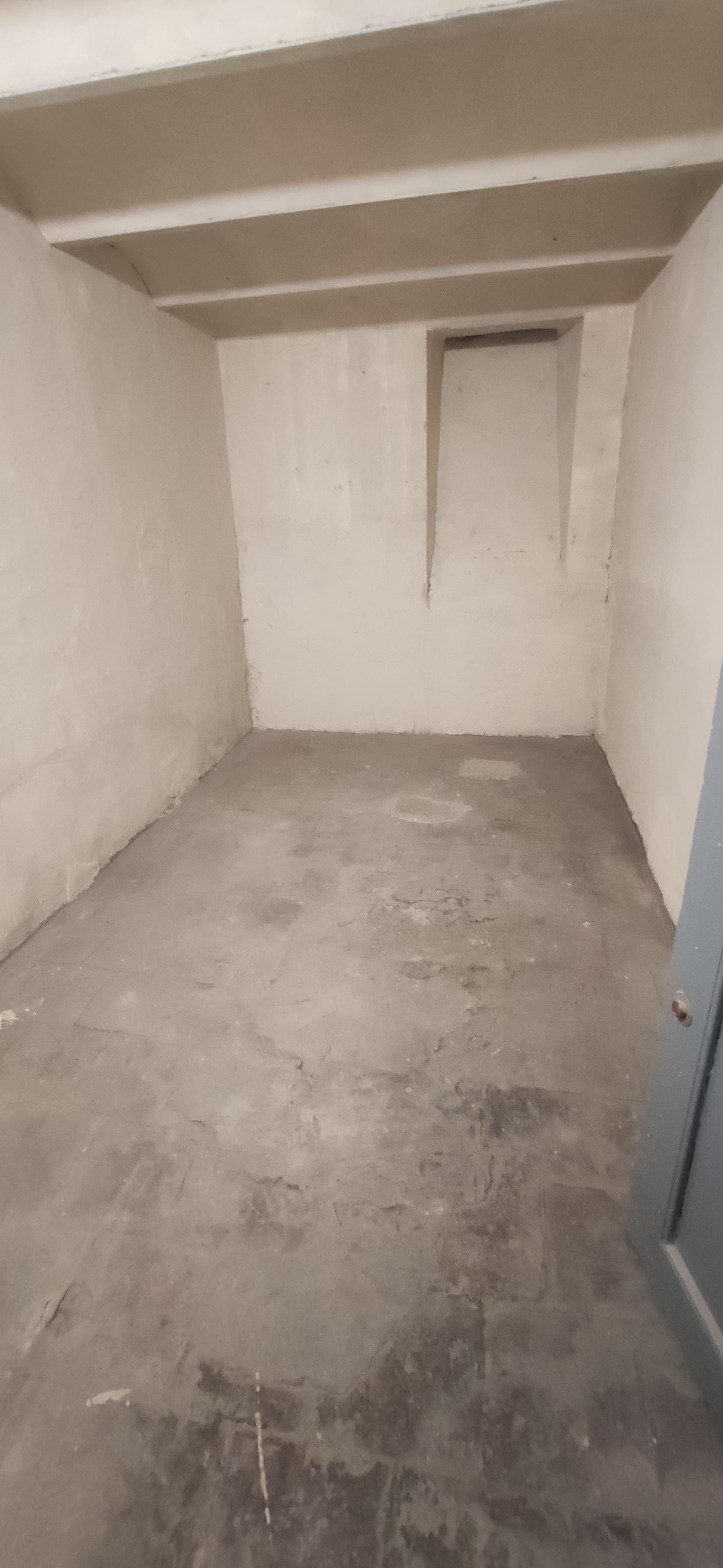 Cave saine, sèche et sécurisée 7m2 à la
