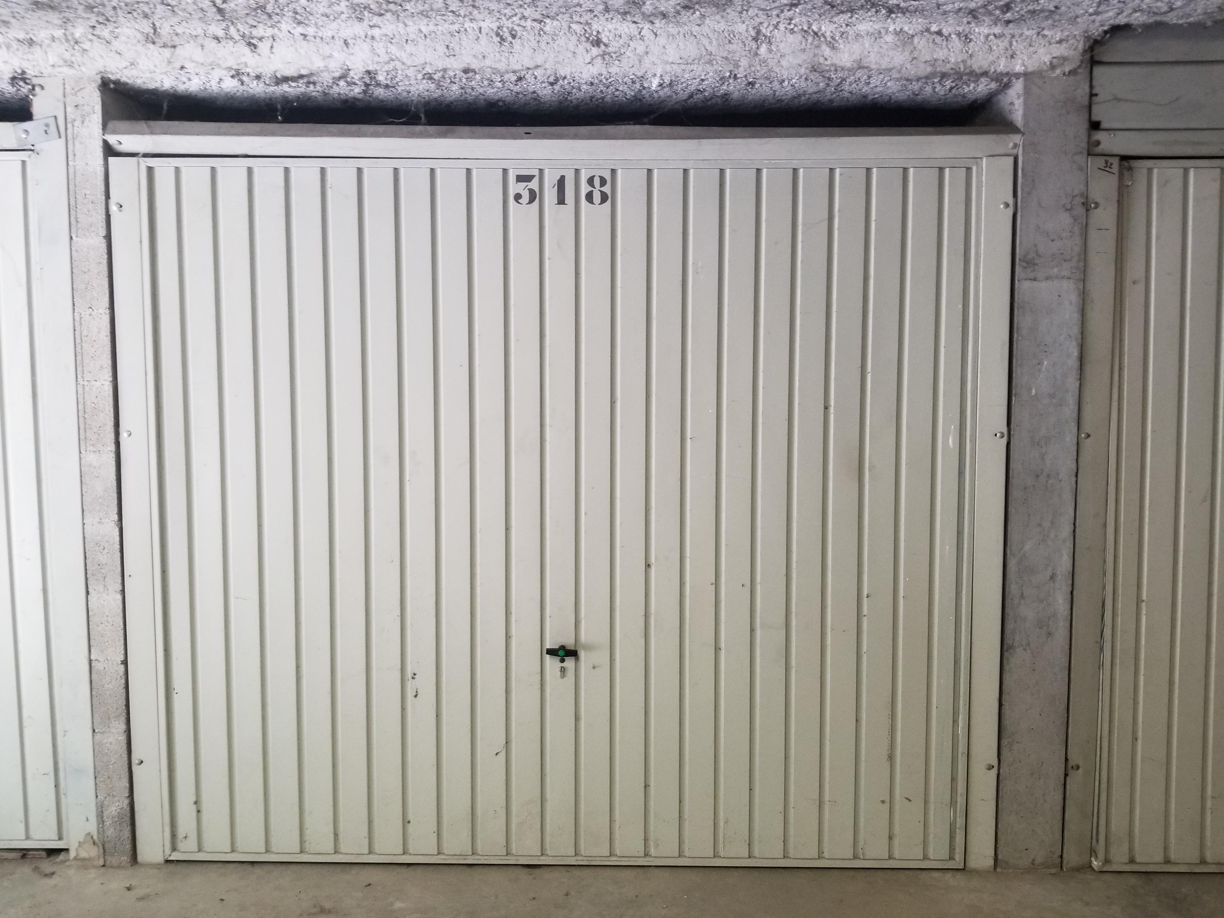 Location garage stationnement sécurisé 13m²