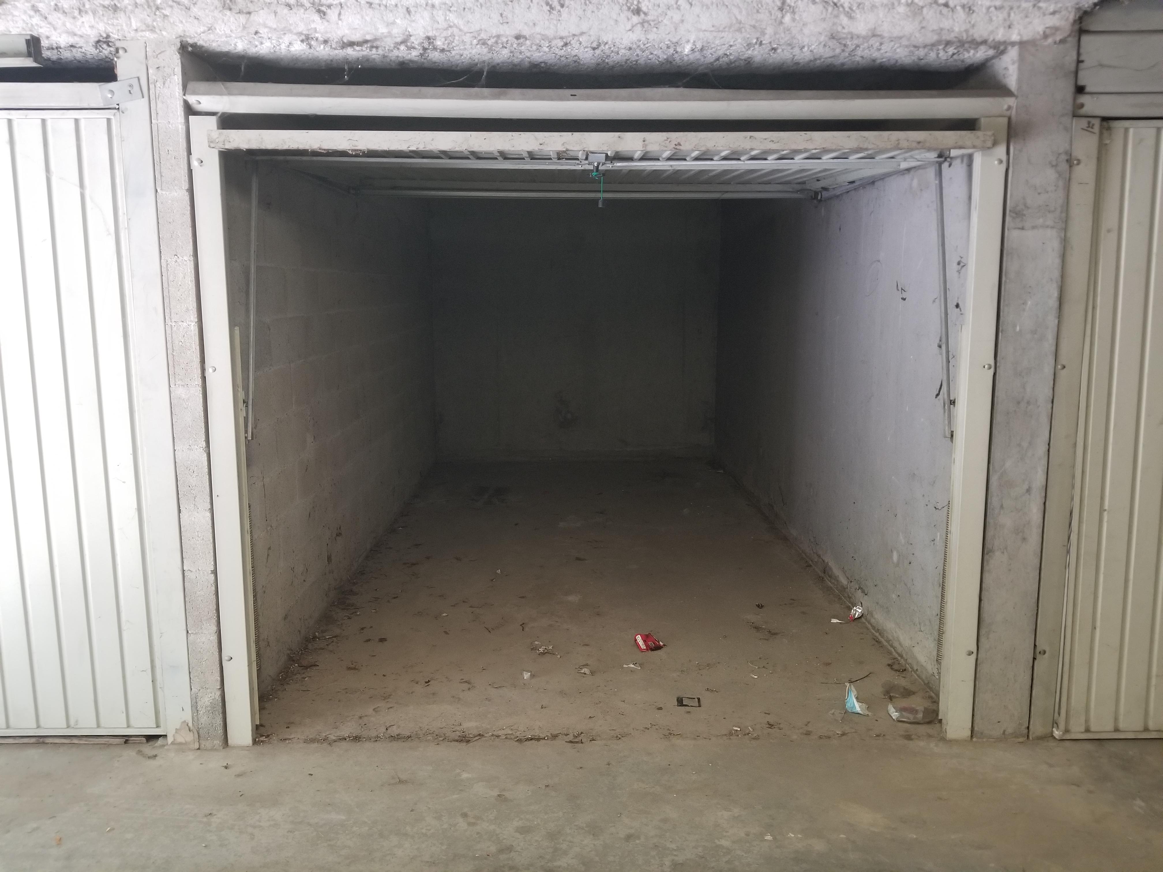 Location garage stationnement sécurisé 13m²