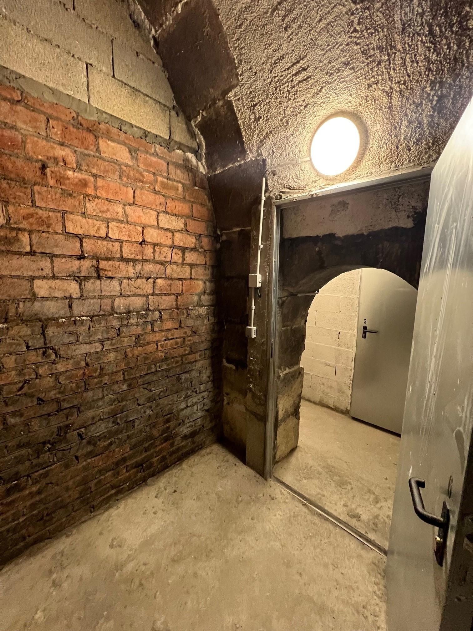 Cave sécurisée en soussol Paris 75002 9 m²