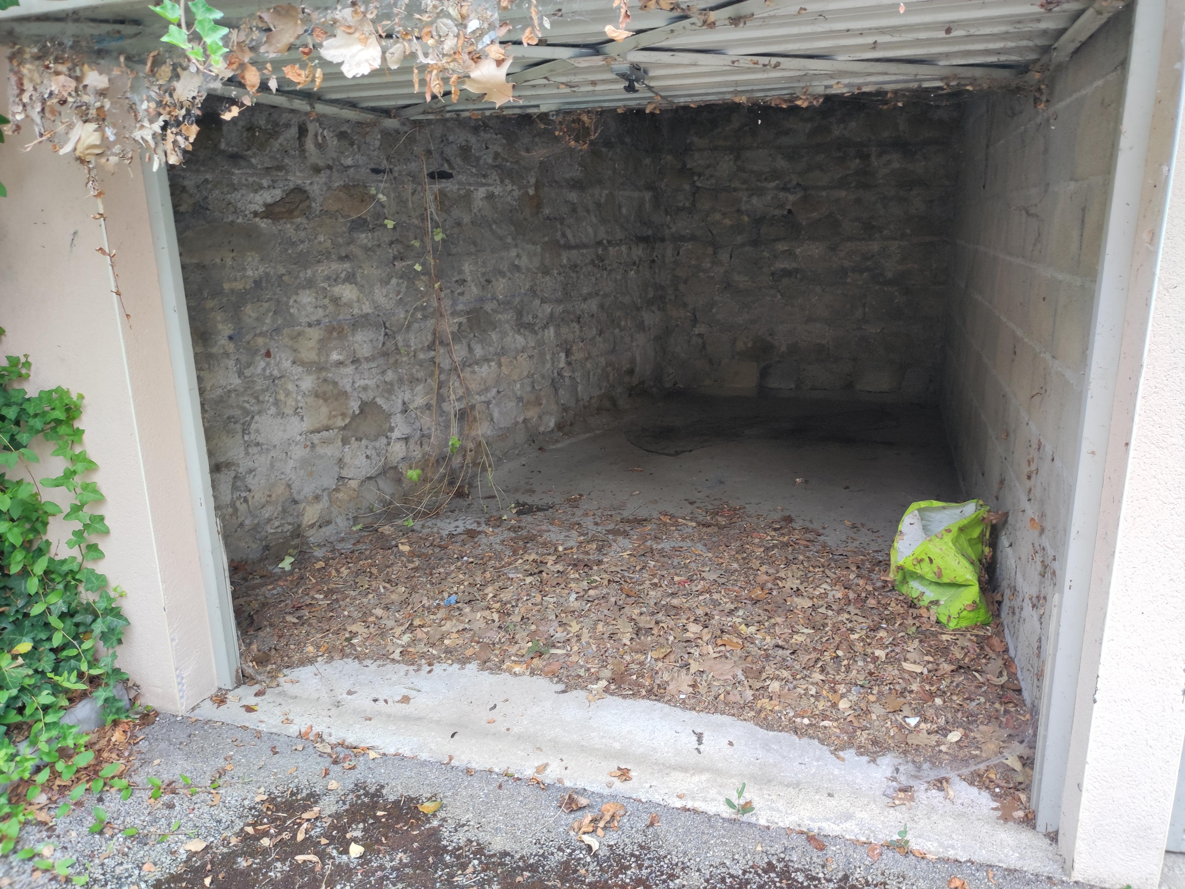 Garage fermé de 12m2