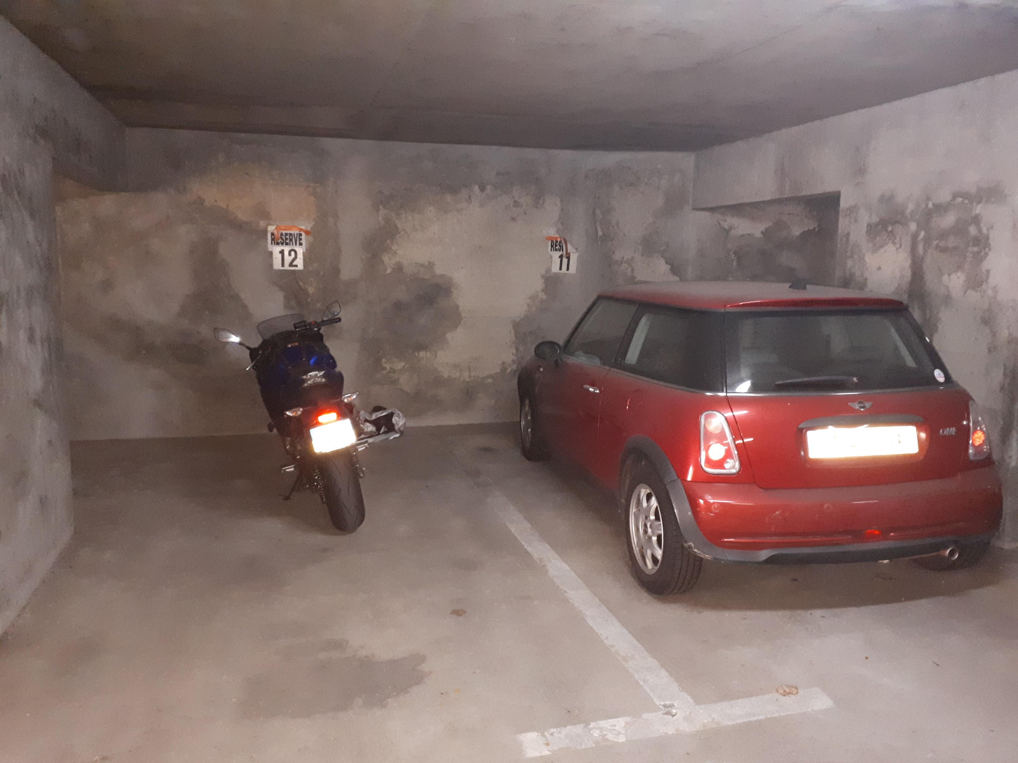 Place de parking sécurisée centre Châtellerault