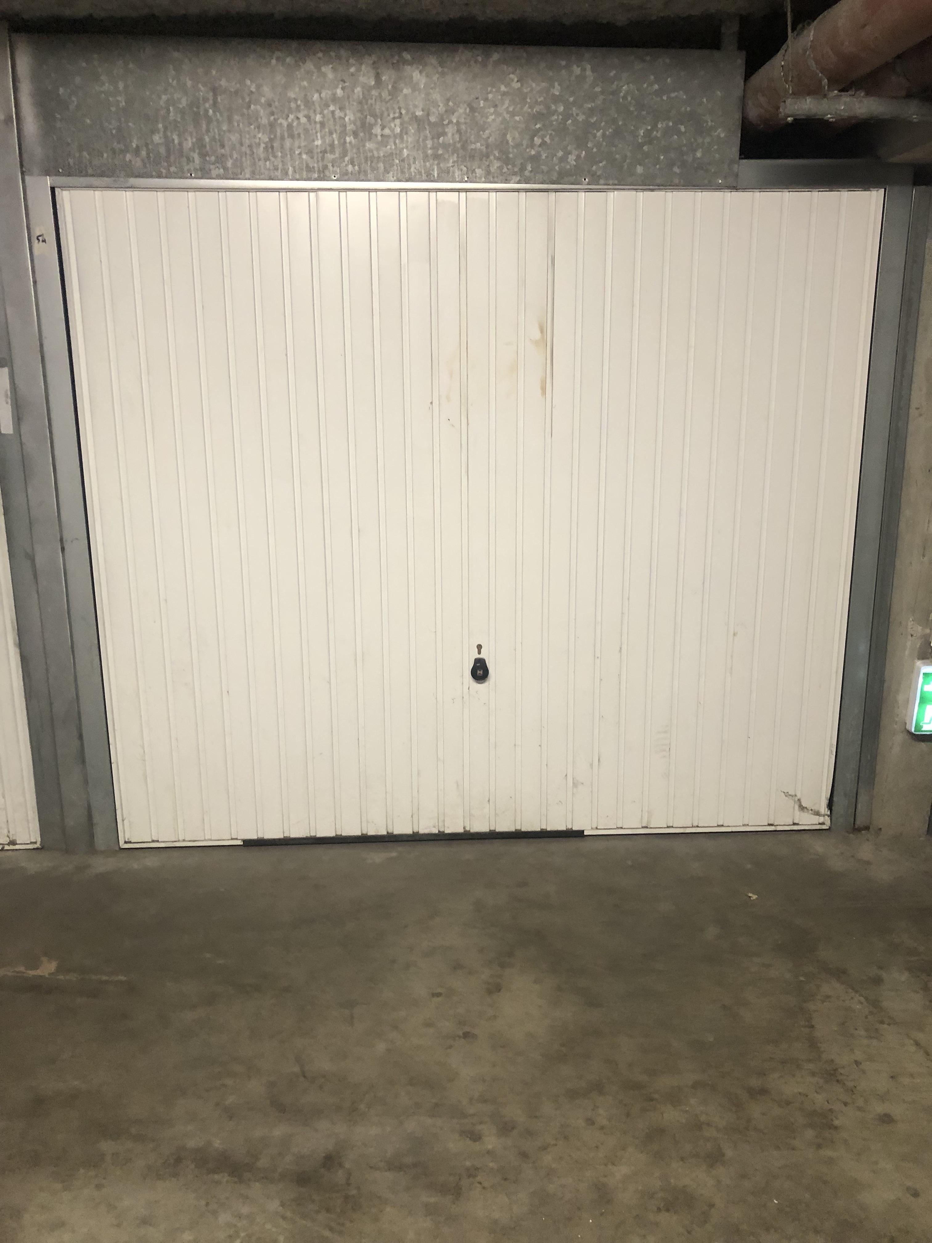 Garage fermé à louer