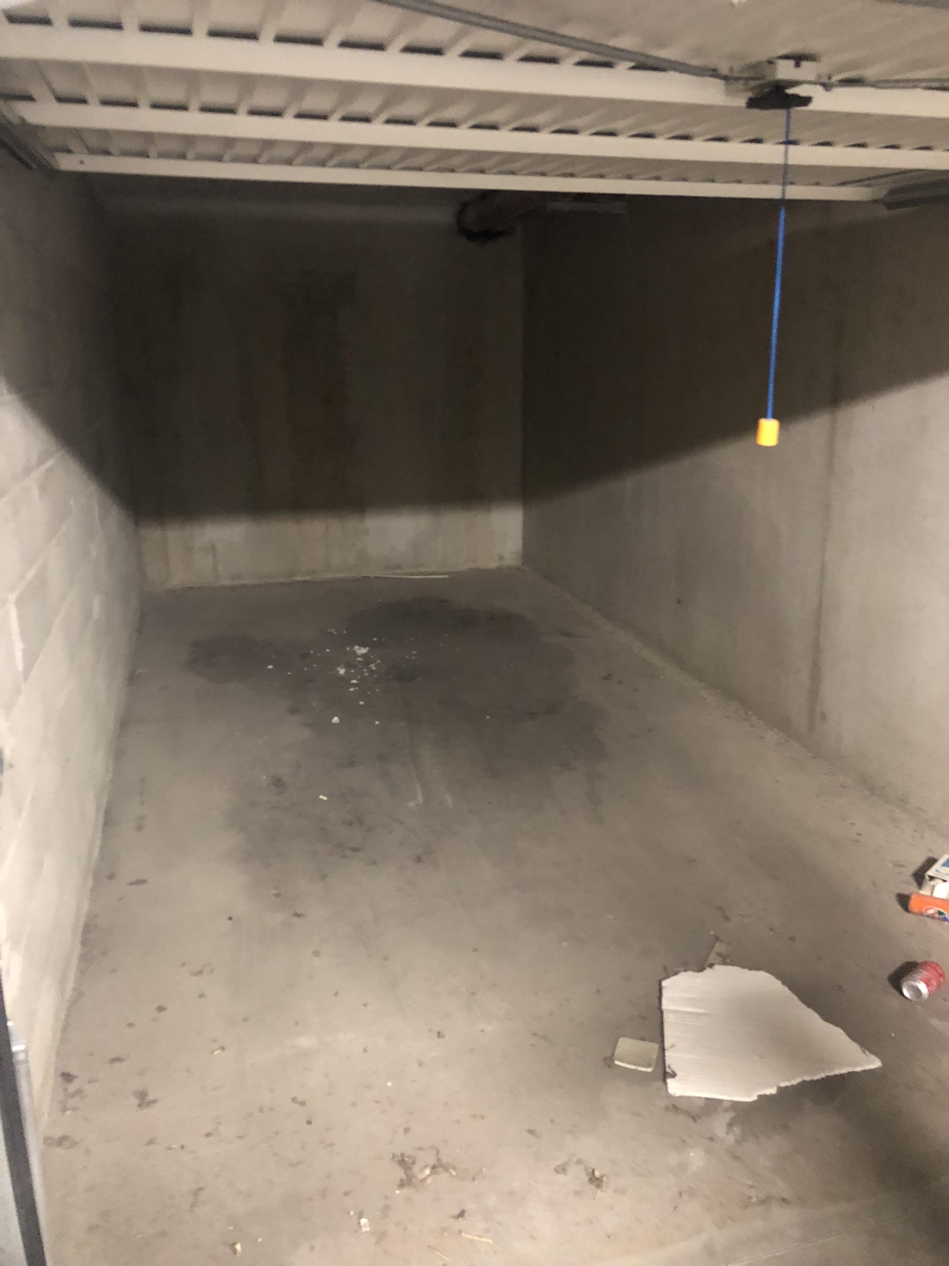 Garage fermé à louer